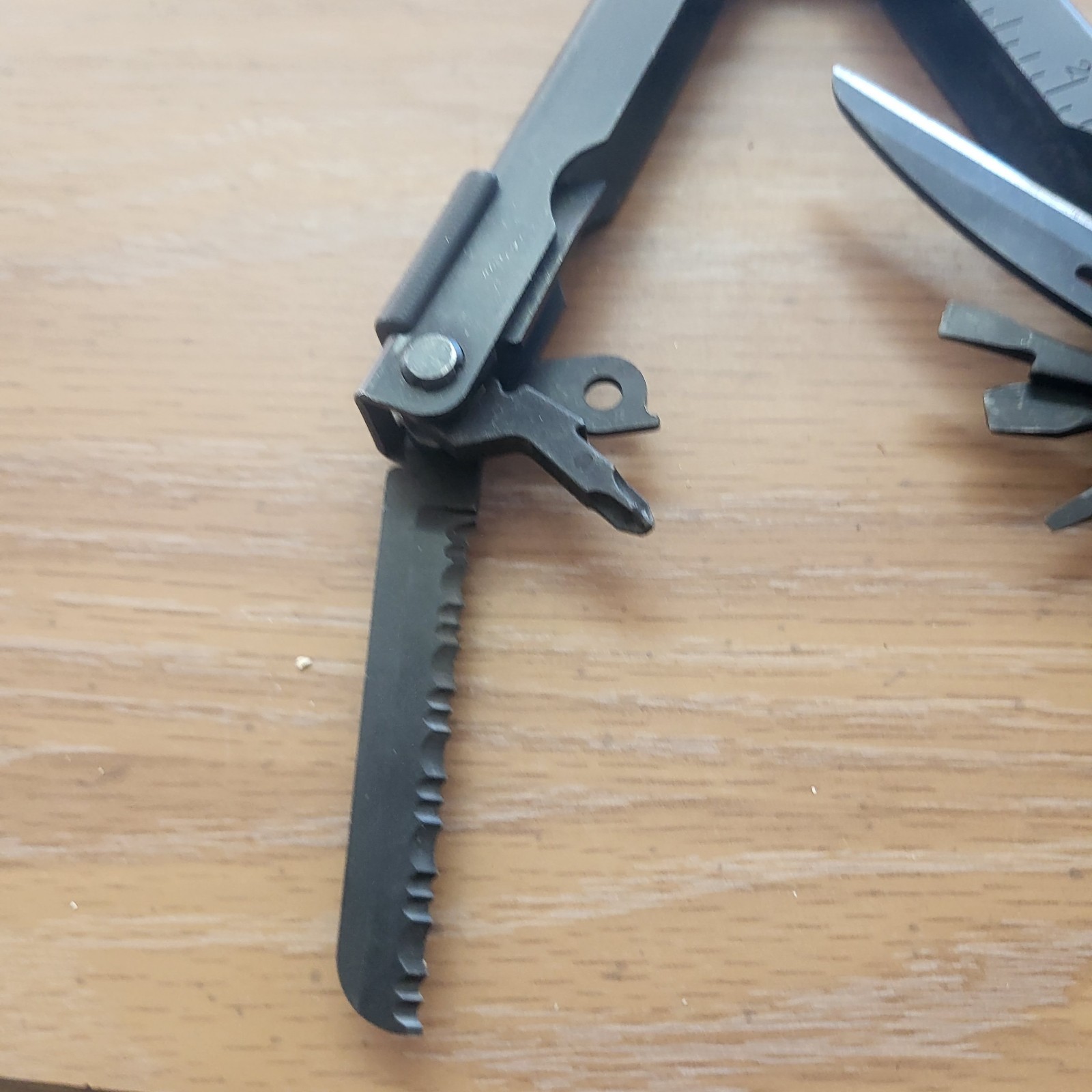 Gerber MP600 Multi‑Tool lack Oxide Finish