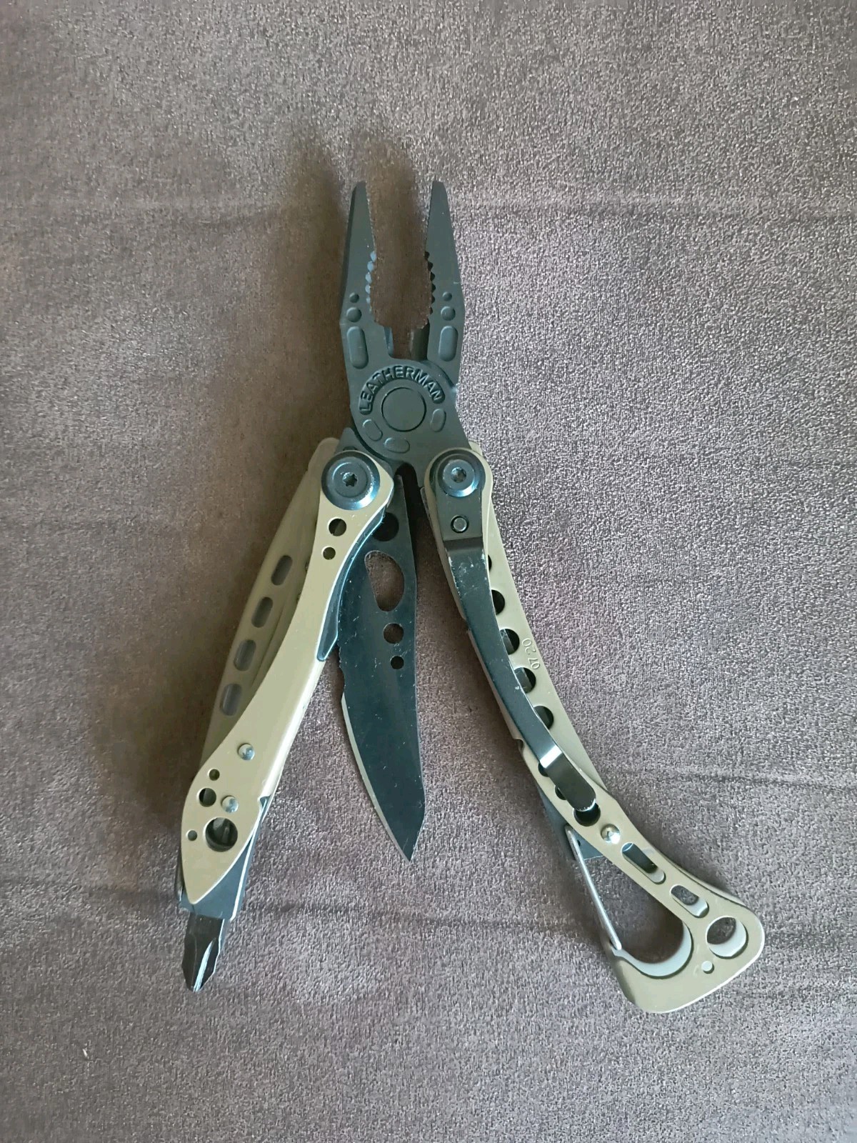 Leatherman Skeletool Coyote Tan multi tool BOD 12/20