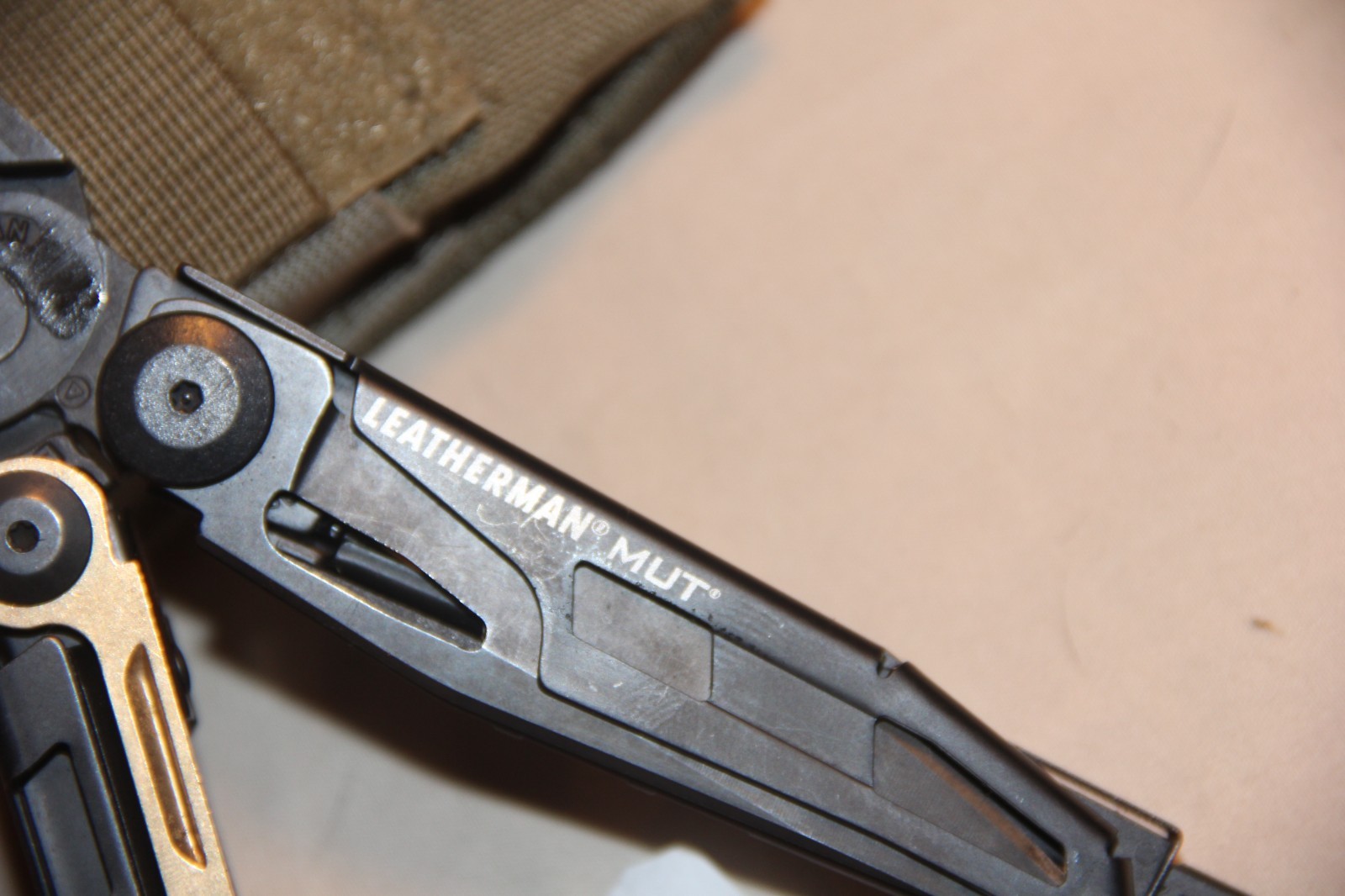 Leatherman MUT Tactical Multi Tool with BROWN Molle Sheath – Black NEW.