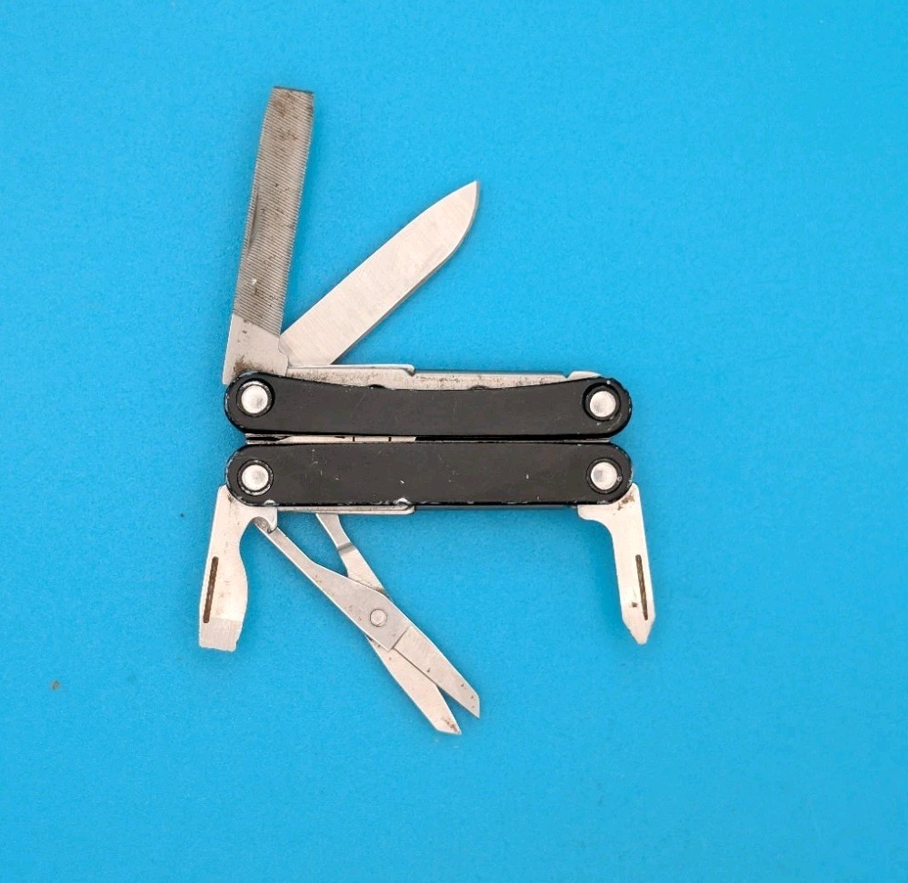 Leatherman SQUIRT PS4 Multi-Tool With Pliers Scissors Knife BLACK!