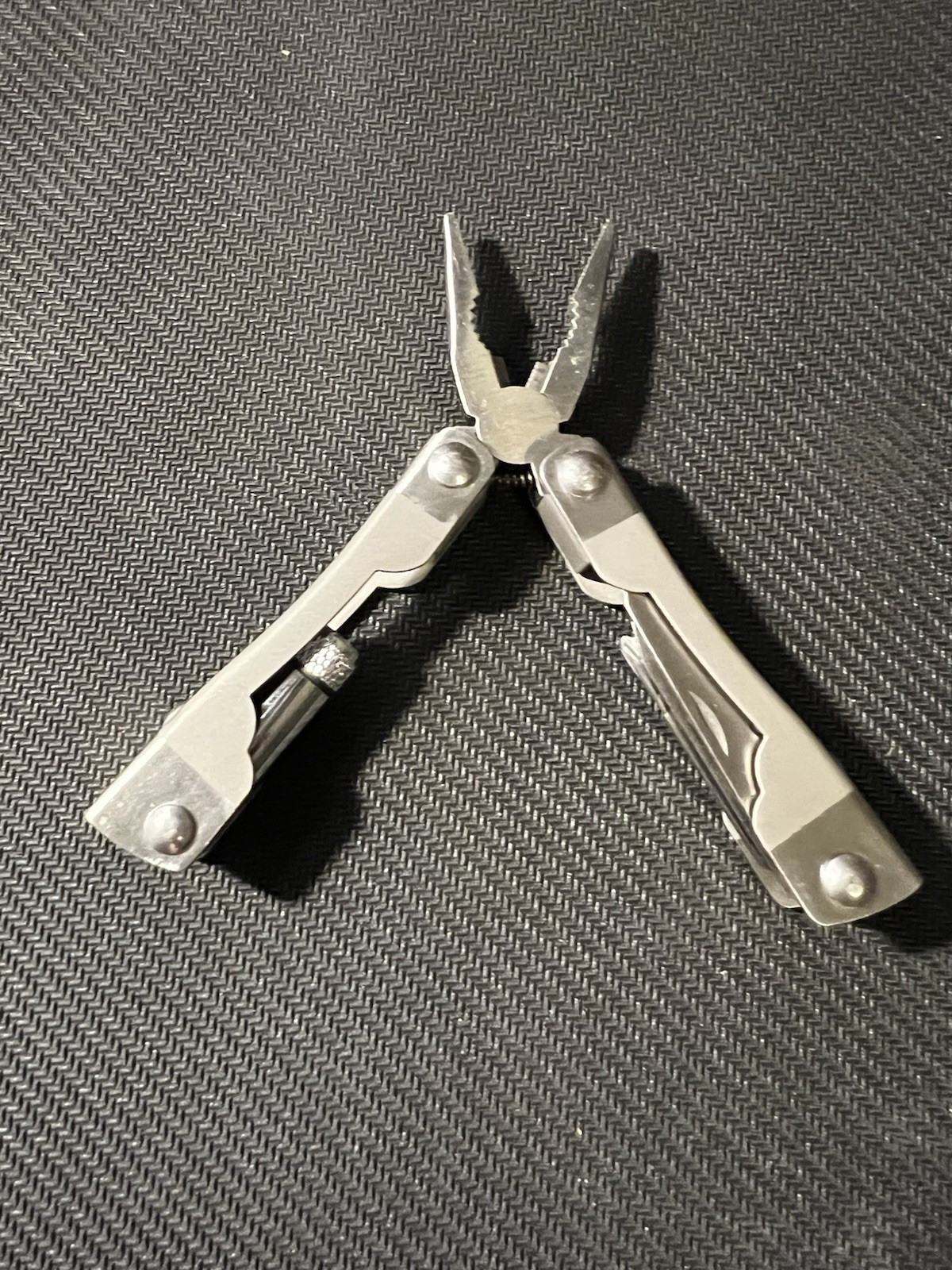Stainless steel multi-tool Pocket Leatherman w/ Carrying Case