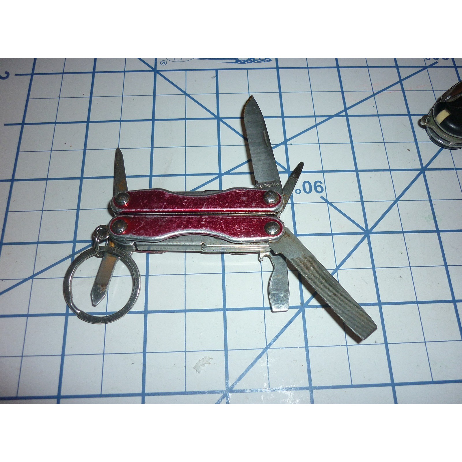 Vintage Retired Leatherman Squirt P4 Red Keychain Multi-Tool Discontinued Pliers