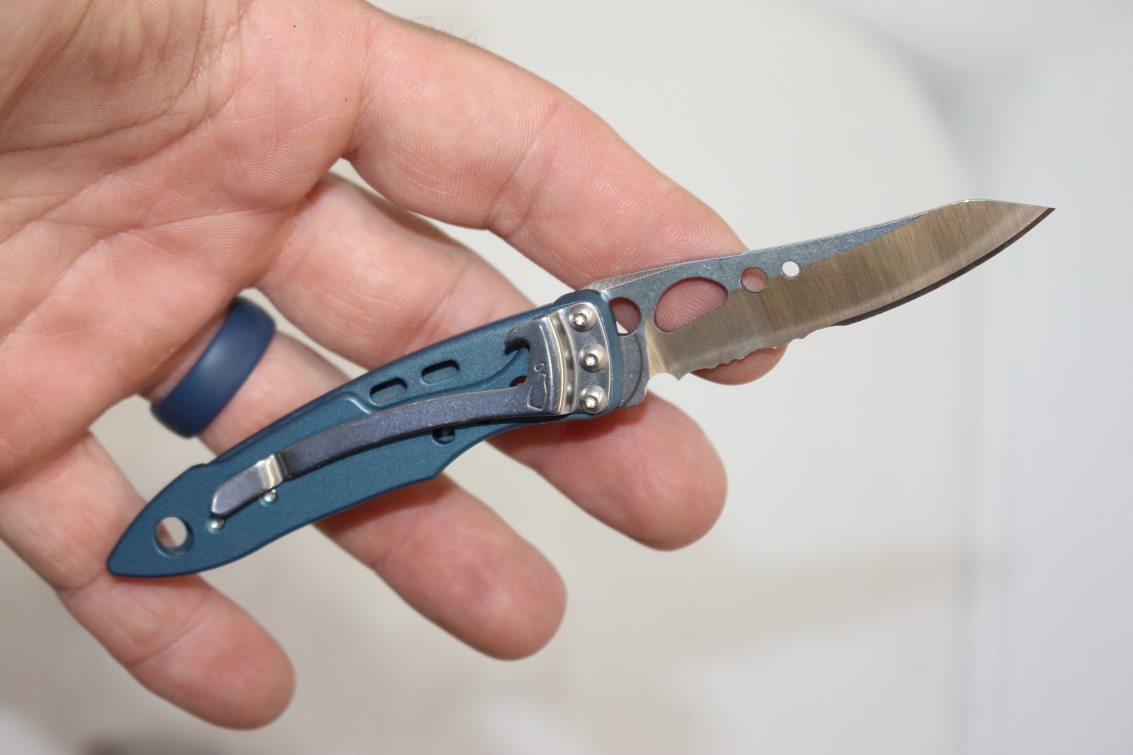 Leatherman Skeletool KBx Pocket Knife EDC Small Half-serrated, Blue, EUC!!!!