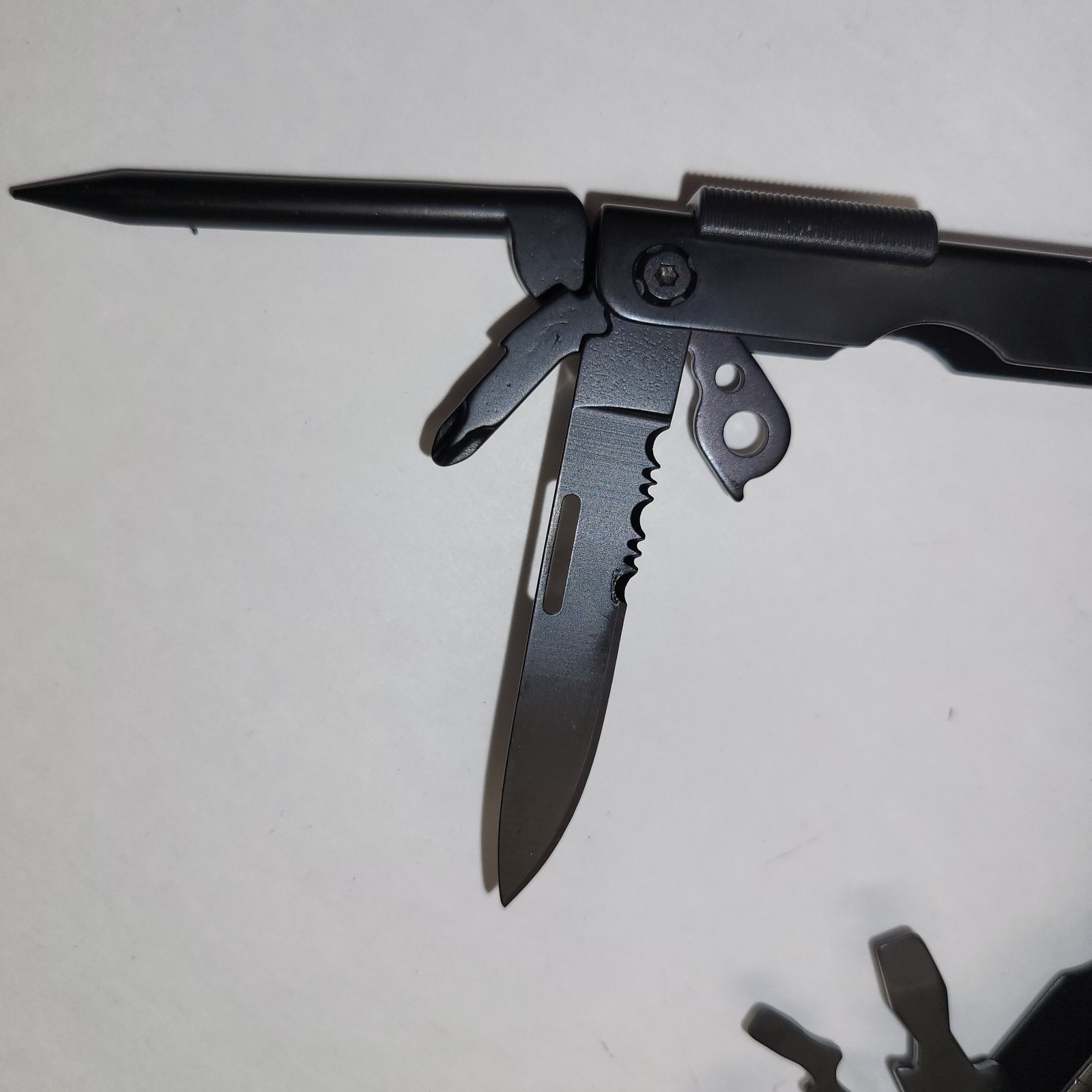 Multi tool 10 Tool Pliers Knife Screwdrivers Bottle Opener File Measure + Case