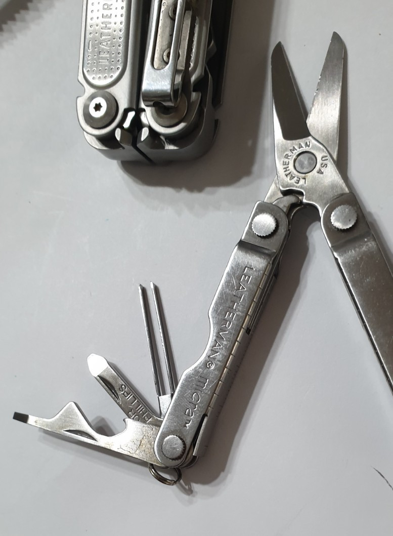 🔥🔥🔥 Leatherman Rare Retired Free P4 One Hand Opening + Micra Multi Tool