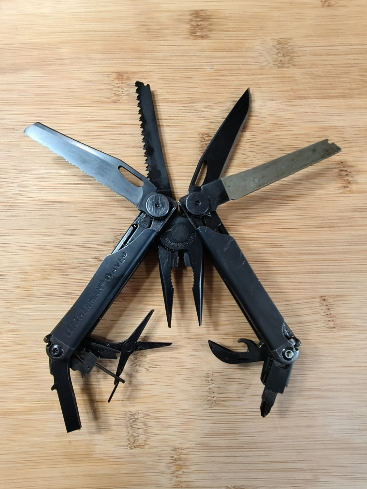 Leatherman Wave Black Oxide / Sheath/Leatherman Skeletool Cx Black Carbon Fiber