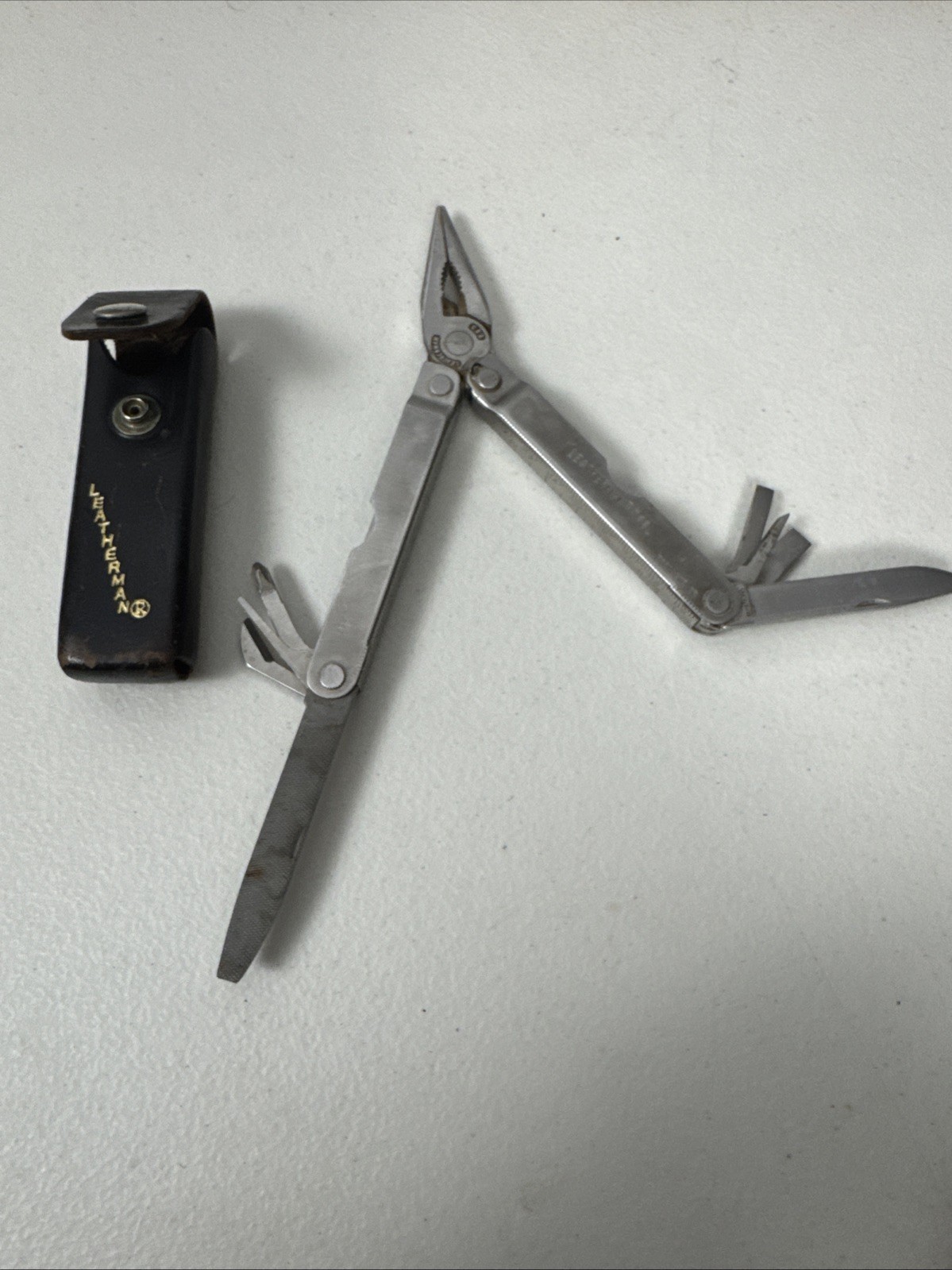 Leatherman Multi-Tool Portland OR TM 1325473 Vintage Pre 1992 & Leather Sheath