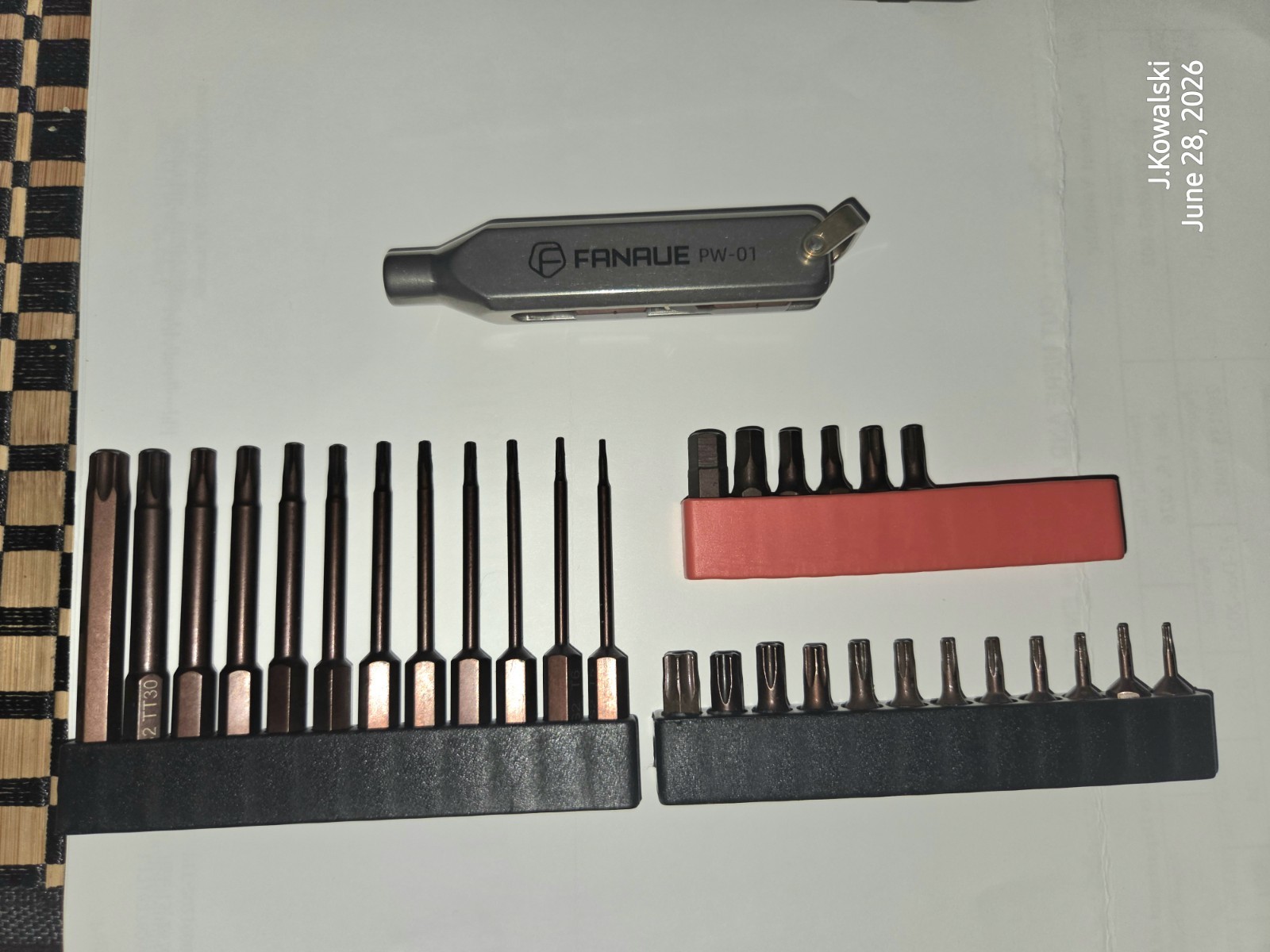 FANAUE Titanium EDC Pocket Screwdriver, Magnetic Repair Tool Kit