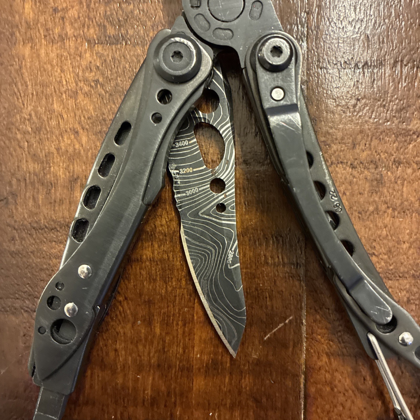 Leatherman Skeletool Multi-Tool – Topo – Black – Nice!