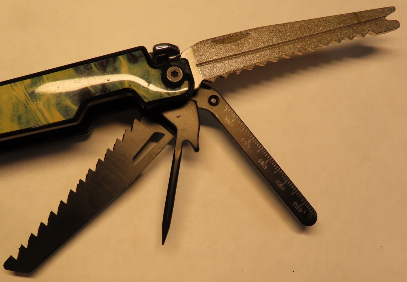Mossy Oak Multi Tool VERY COOL EXCELLENT CONDITION