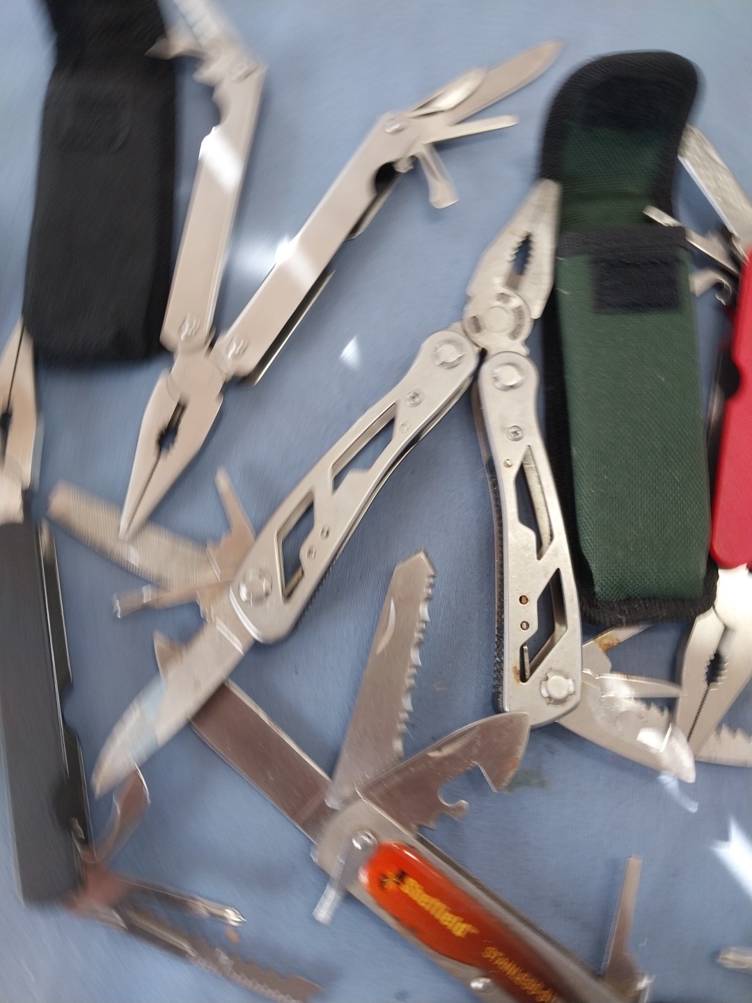 6 multi tools pliers knife screwdriver’s file Etc.