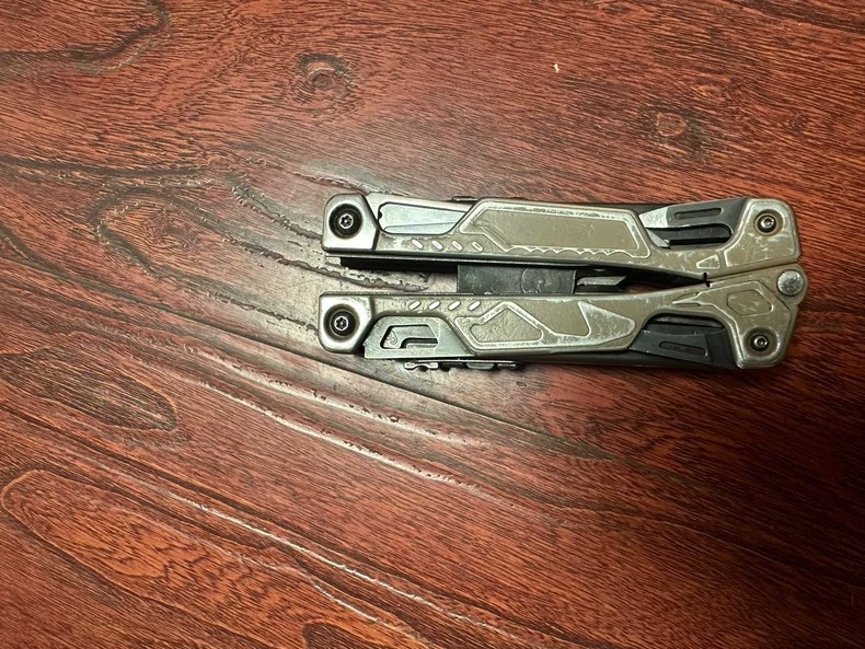 Scissor Replacement for Leatherman OHT – Installed Saw Blade Slot Upgrade Kit