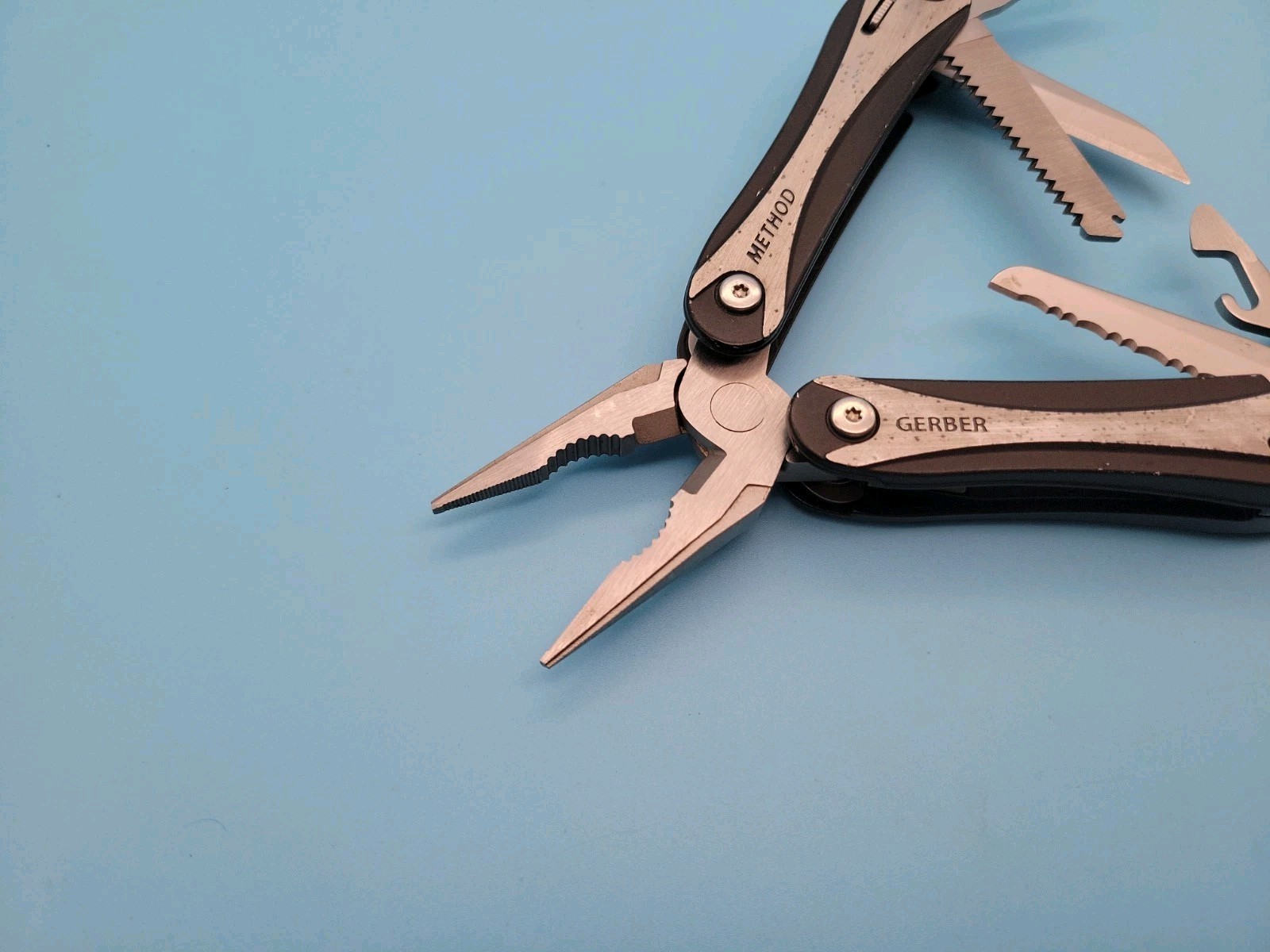 Gerber Method Multi-Tool – Spring Loaded Pliers, Scissors, Knife – DISCONTINUED