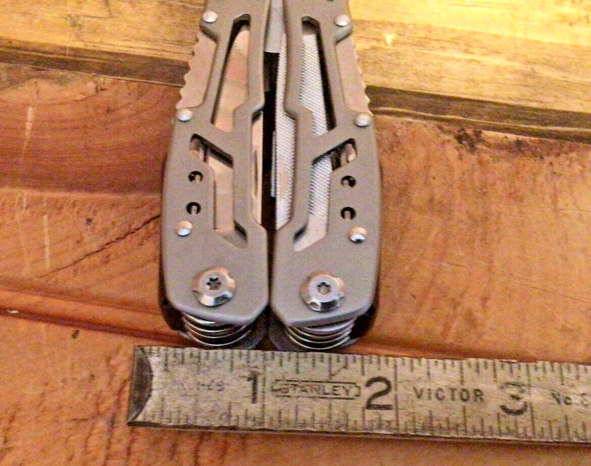 Outdoor Stainless Steel 12 Function Emergency Camping Multitool FREE SHIPPING!