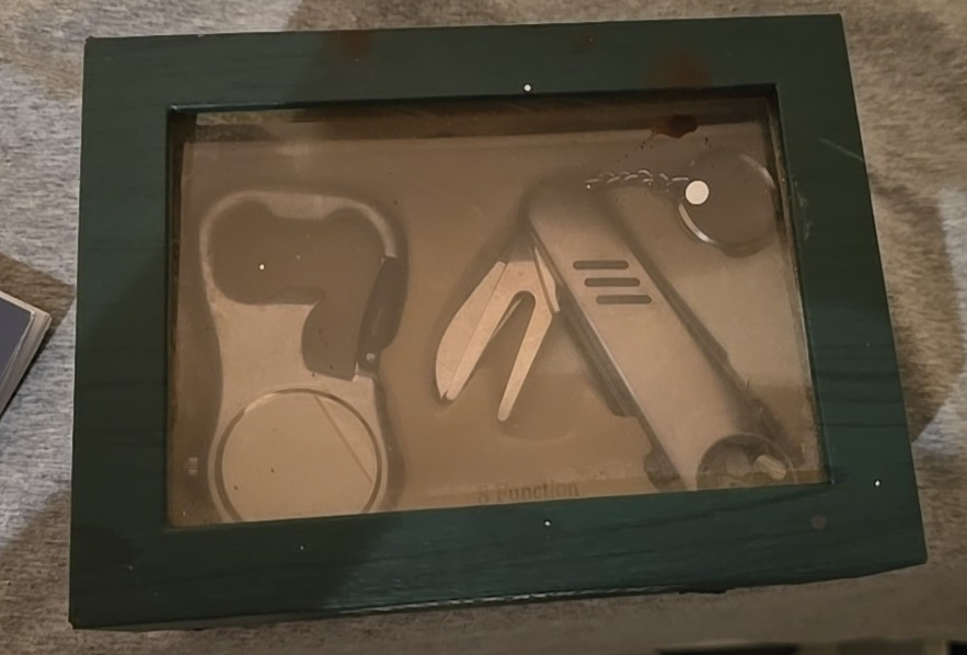 Field & Stream Men’s Watch and 8-Function Golf Tool gift set box damaged