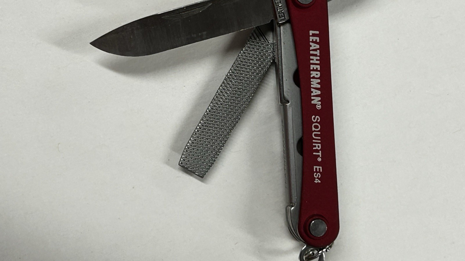 Leatherman Squirt ES4 Multi-Tool Knife Wire Strippers Discontinued Red – Unused