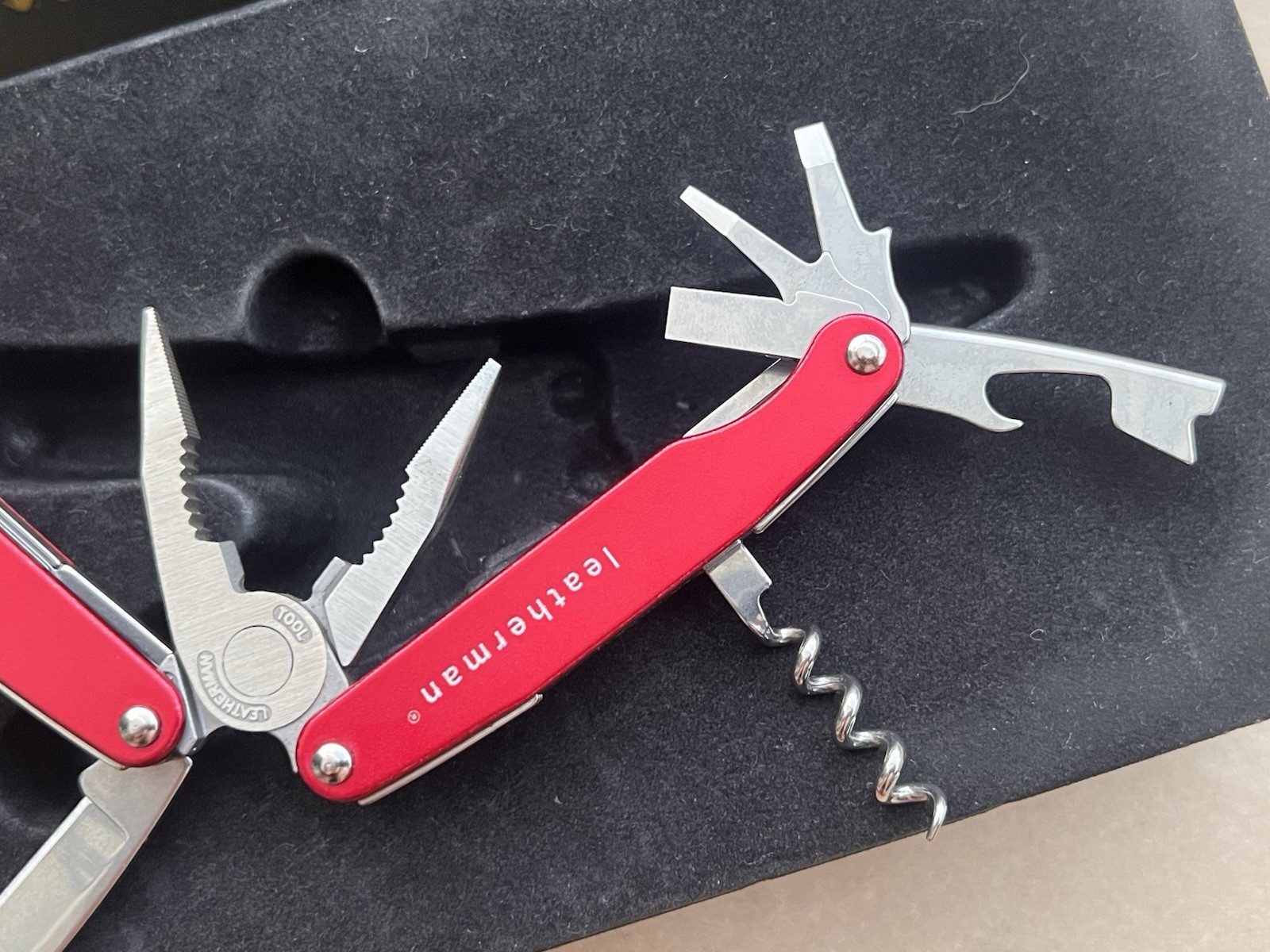 Leatherman Juice C2 – Inferno Red – New Old Stock – Collectibles, Retired.