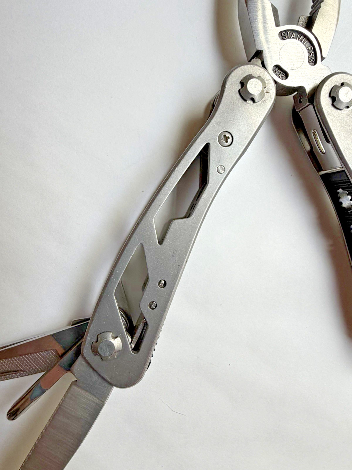 Stanley 13-in-1 Multi-Tool Pocket Knife Stainless Steel Pliers Non Slip Grip