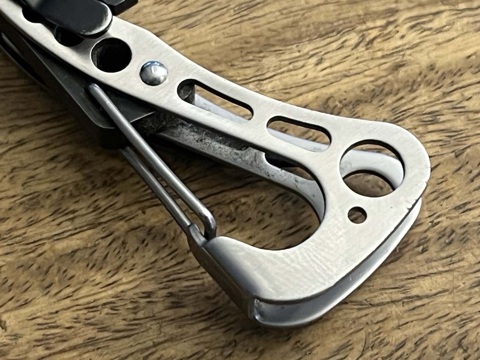 2020 Leatherman Skeletool MultiTool Black Oxide SUPER NICE!! w/New Nylon Sheath