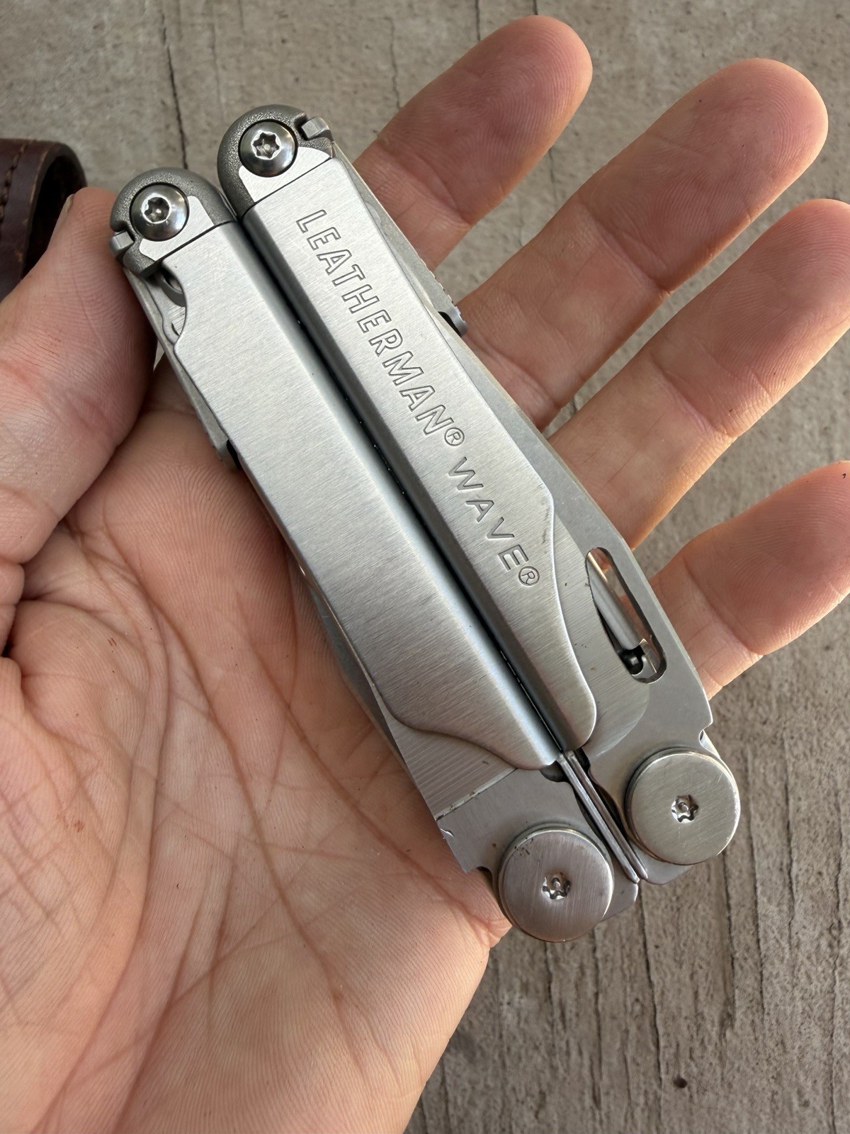 LEATHERMAN WAVE STAINLESS STEEL FOLDING MULTI TOOL IN LEATHER POUCH/CASE, EXC