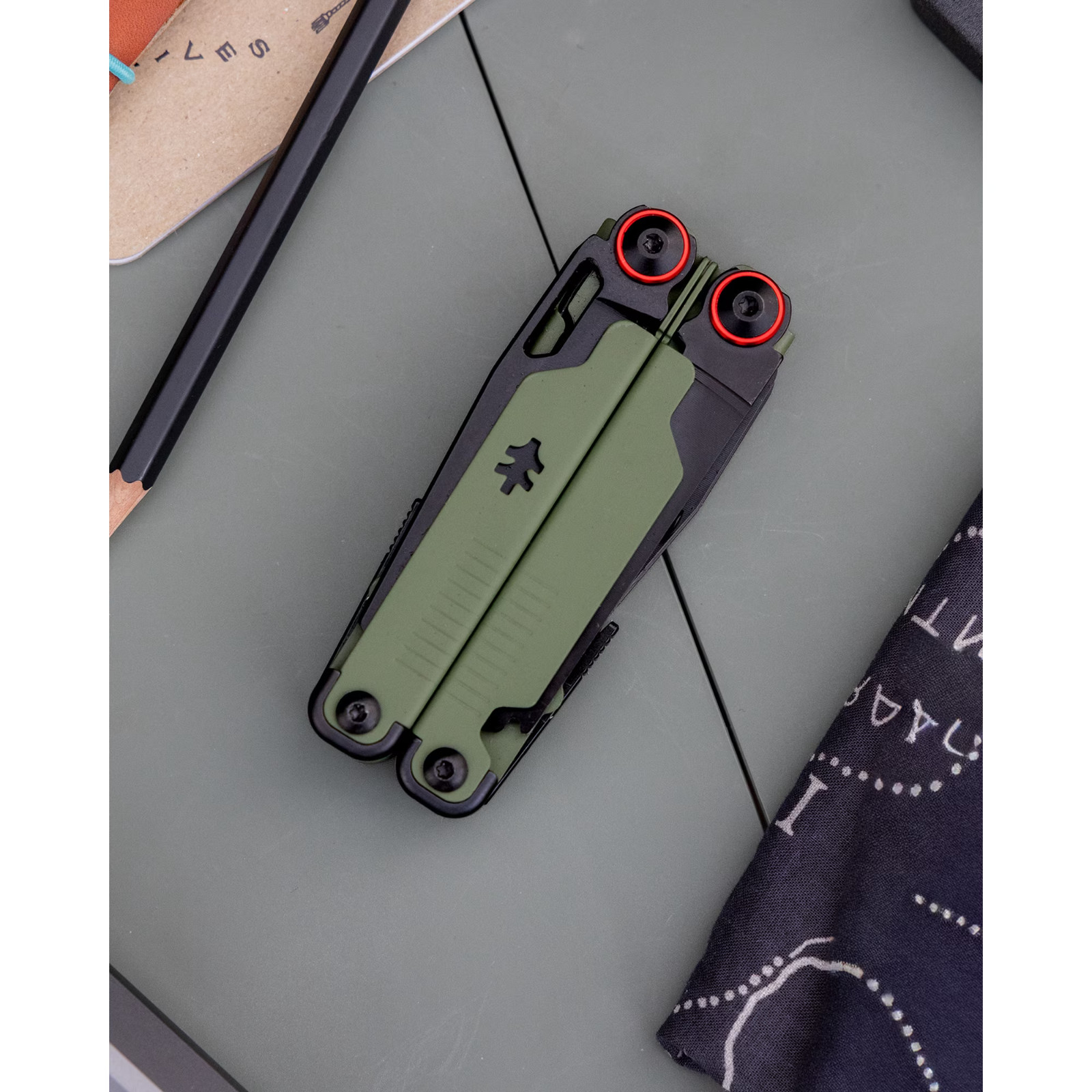 Swiss Tech 17 in 1 Multitool Knife with AUS 8 Steel Blade Scissors and Saw, FDE