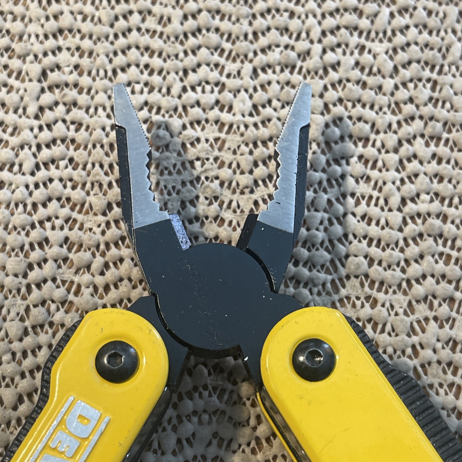 DeWalt 16-in-1 Multi-Tool W/Pliers/Knife/Screwdrivers/Openers/Liner Lock Blade