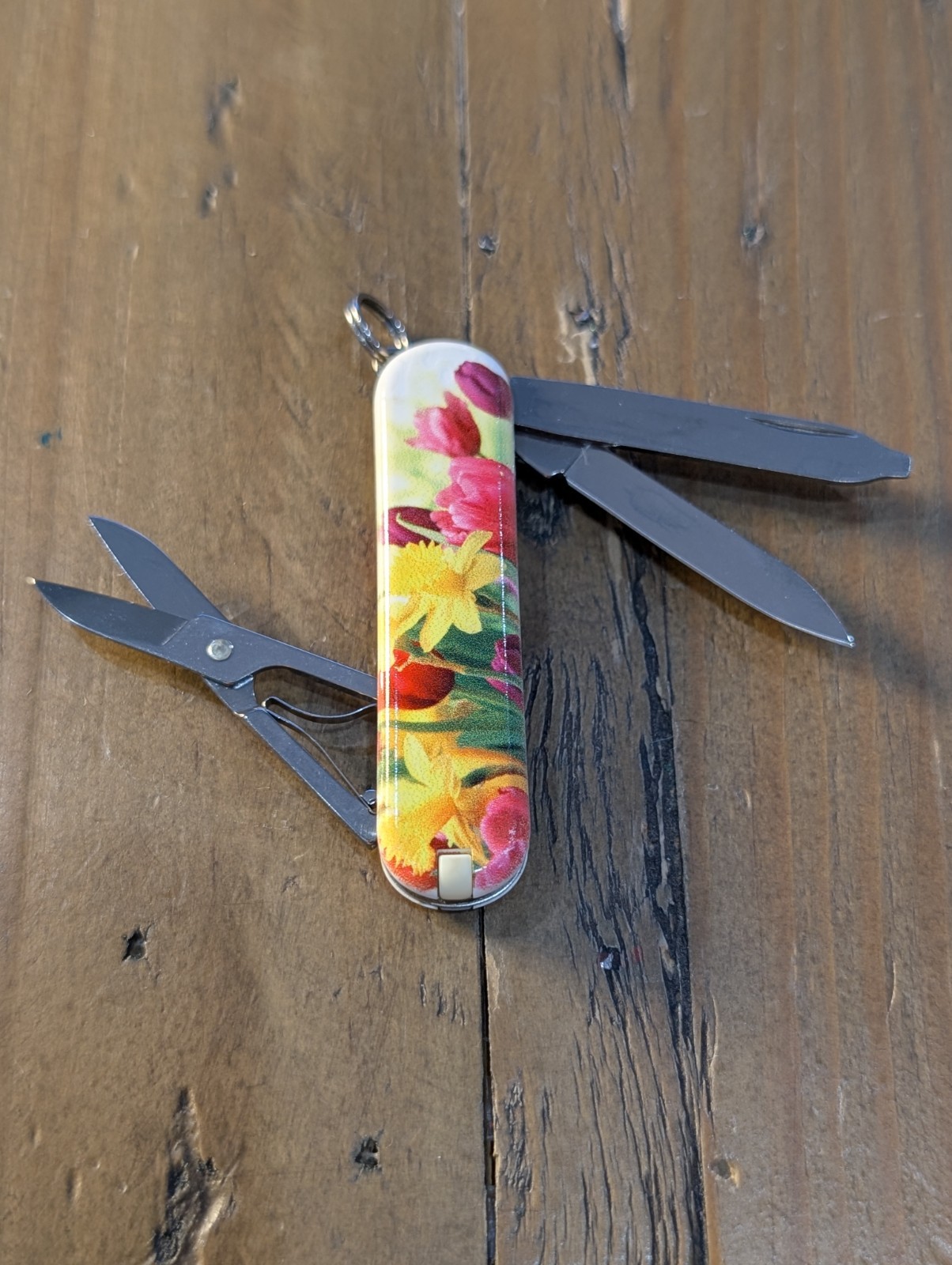 Victorinox – Spring Flowers Classic SD – Swiss Army SAK Multi-Tool – 67426 BS-60