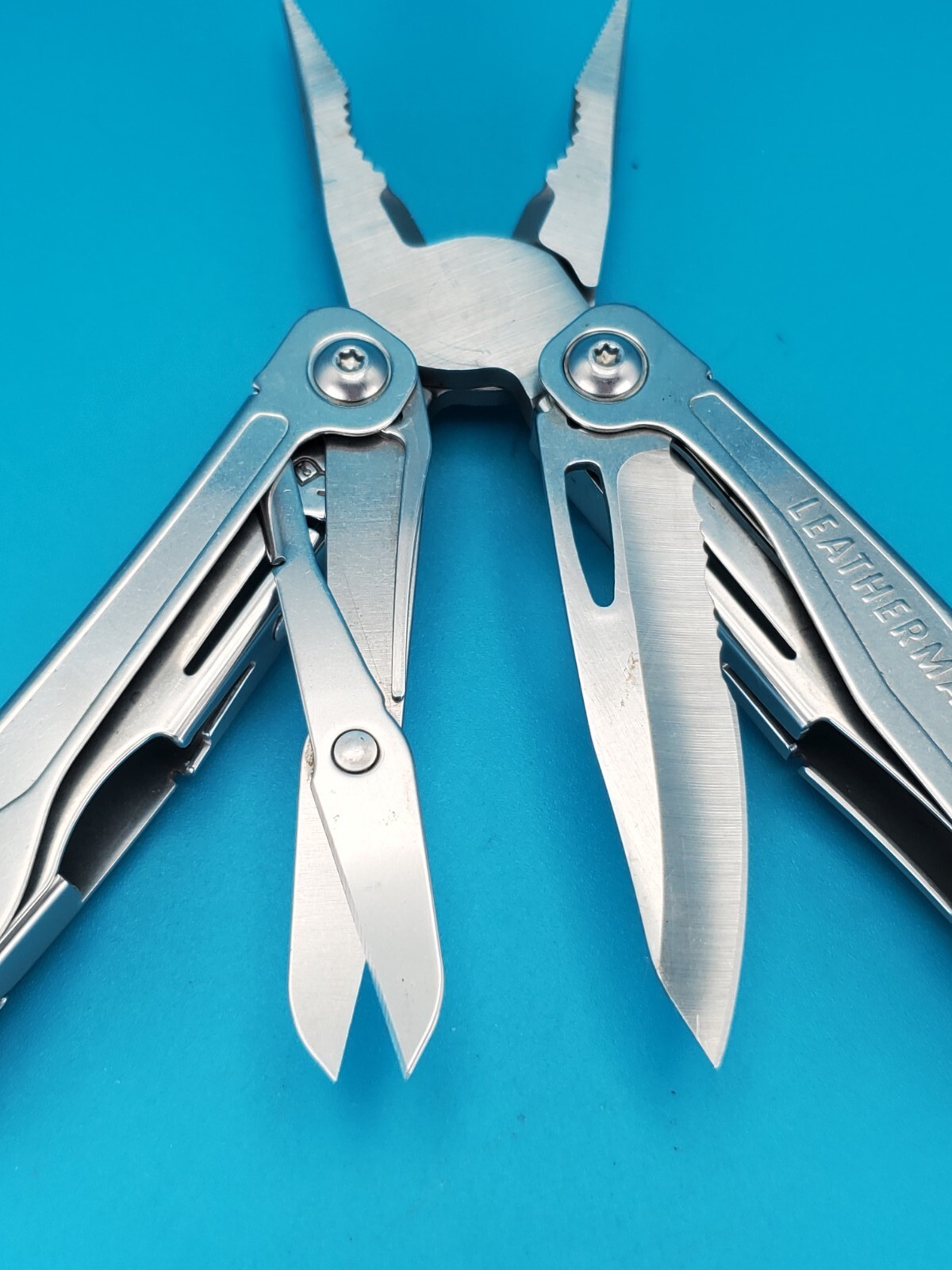 LEATHERMAN WINGMAN MULTI-TOOL! FAST SHIPPING!