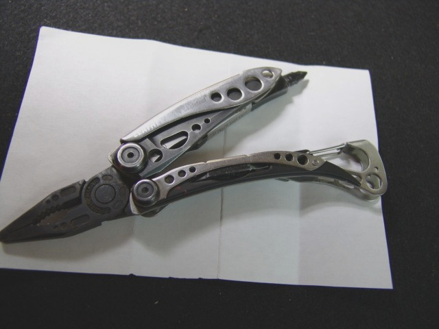 LEATHERMAN SILVER/BLACK SKELETOOL-MULTI TOOL & RETIRED STYLE -LOT OF 2