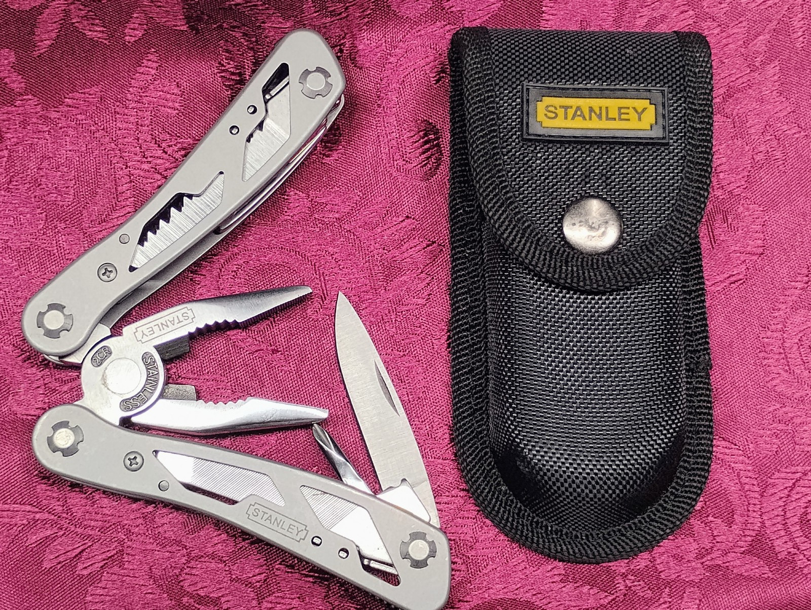 Stanley Multi Tool Pocket Knife Fishing Hunting Shooting Fix-it Pliers Sheath