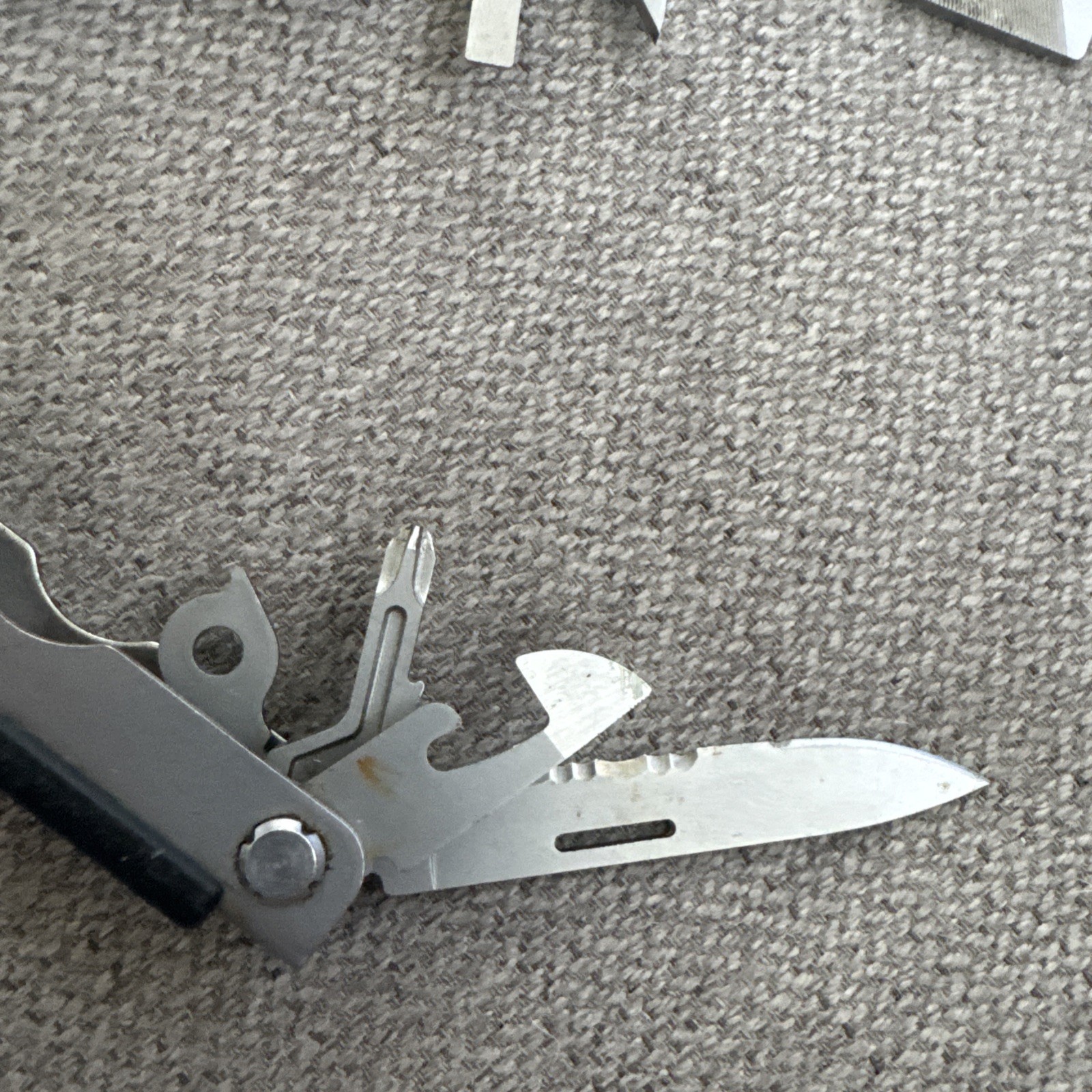 Gerber Multi-Tool MP 600 Silver & Camo carrying case Needle Nose