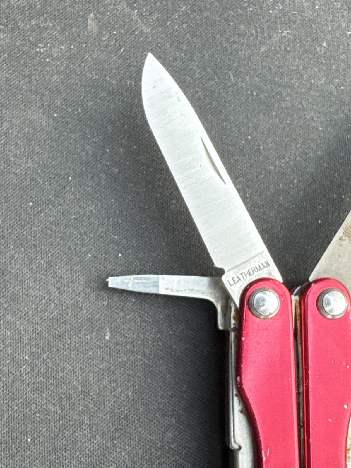 Leatherman Squirt E4 Multi-Tool w/Wire Strippers Radioshack 34212
