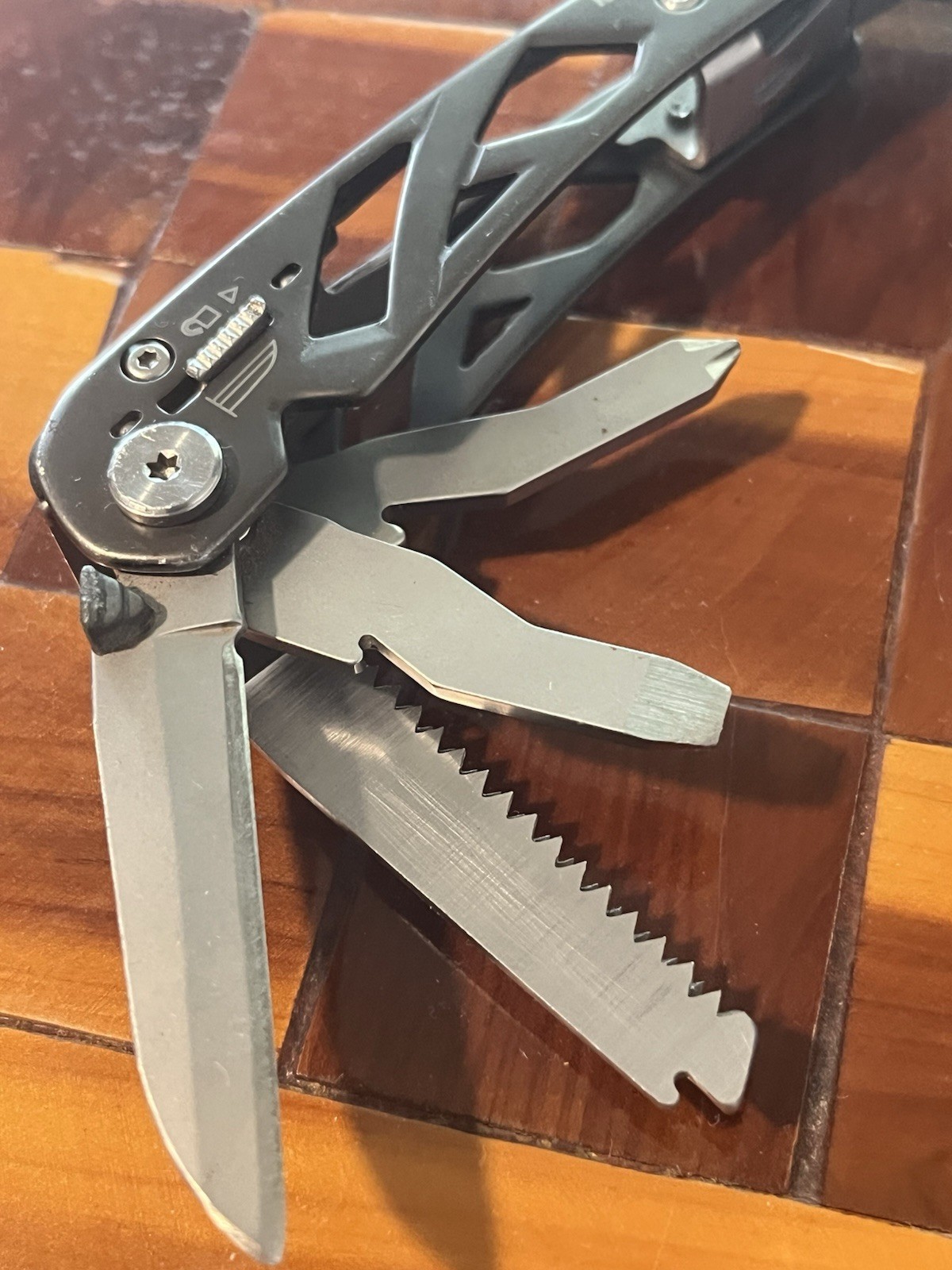 Gerber Suspension Multi-tool With Sheath