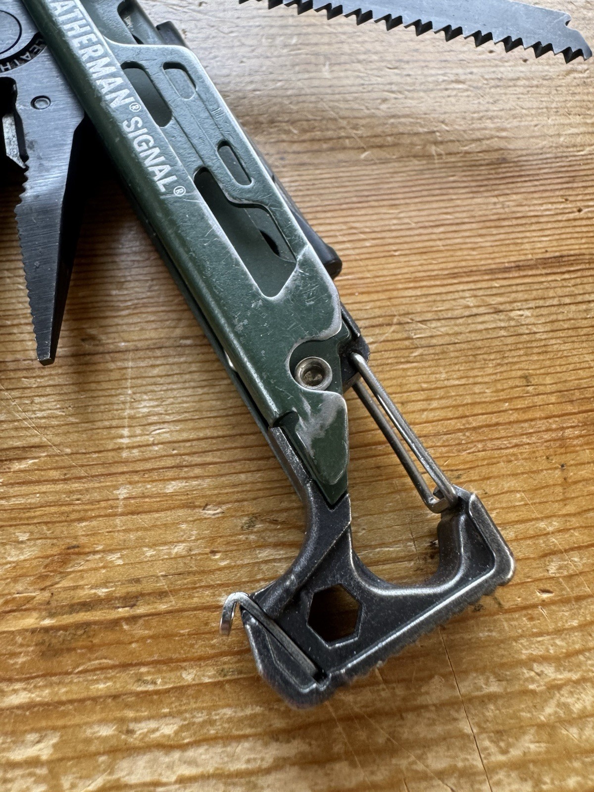 Leatherman Signal Multi-Tool Topo Green