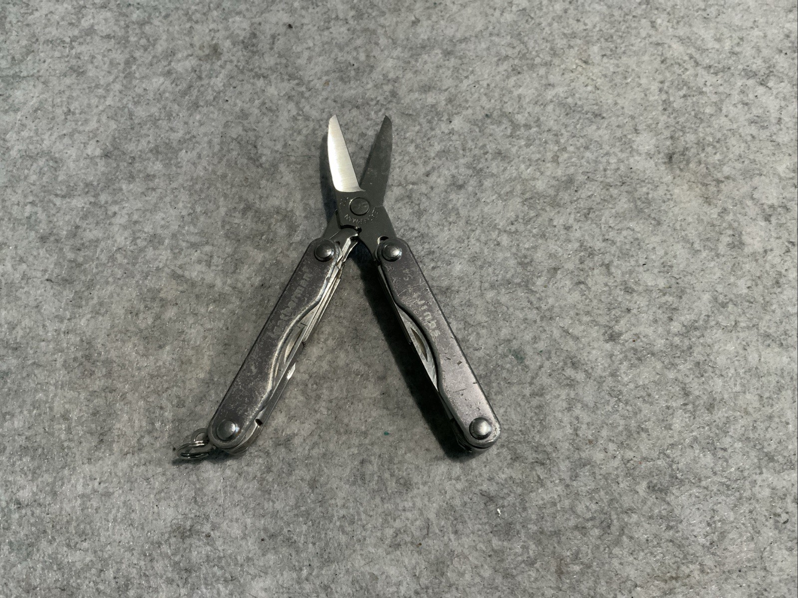 Leatherman Squirt S4 Gray Knife Scissors File Wear On Handles