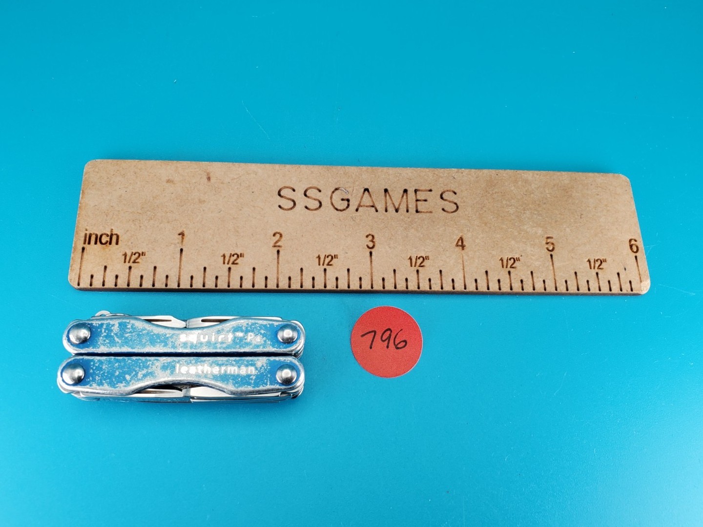Leatherman Squirt P4 Multi-Tool, Key Ring, Retired, BLUE! *BROKEN NAIL FILE*