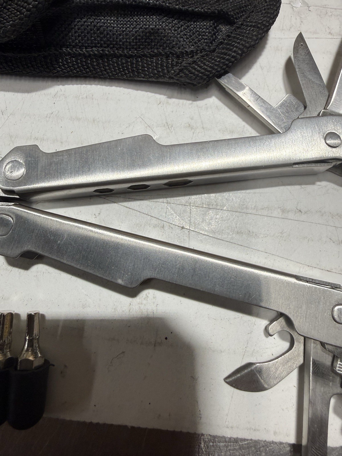 Multitool Stainless Steel Pliers W/ Silver Handle And Multitool Pocketknife Mint