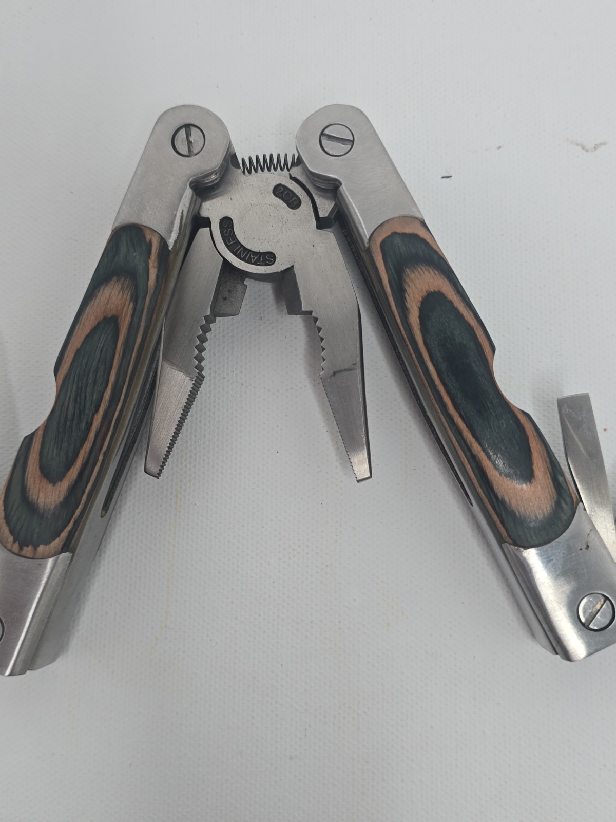 Winchester 2Cr Multi Tool Laminated Wood Grain Handel & Case + Pocket Knife Set