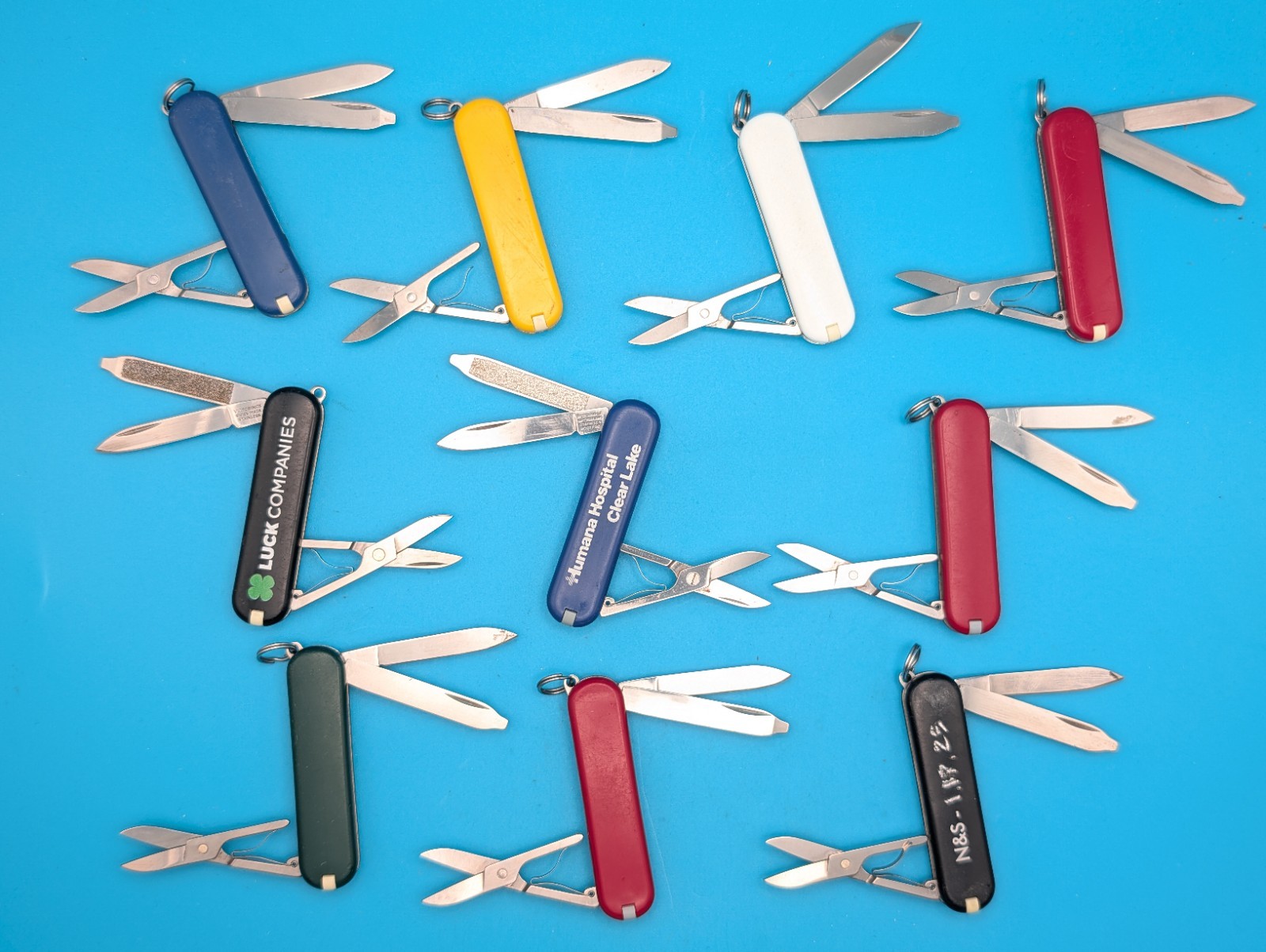 Lot of 10 Victorinox Classic Swiss Army Knife Multi Tools!