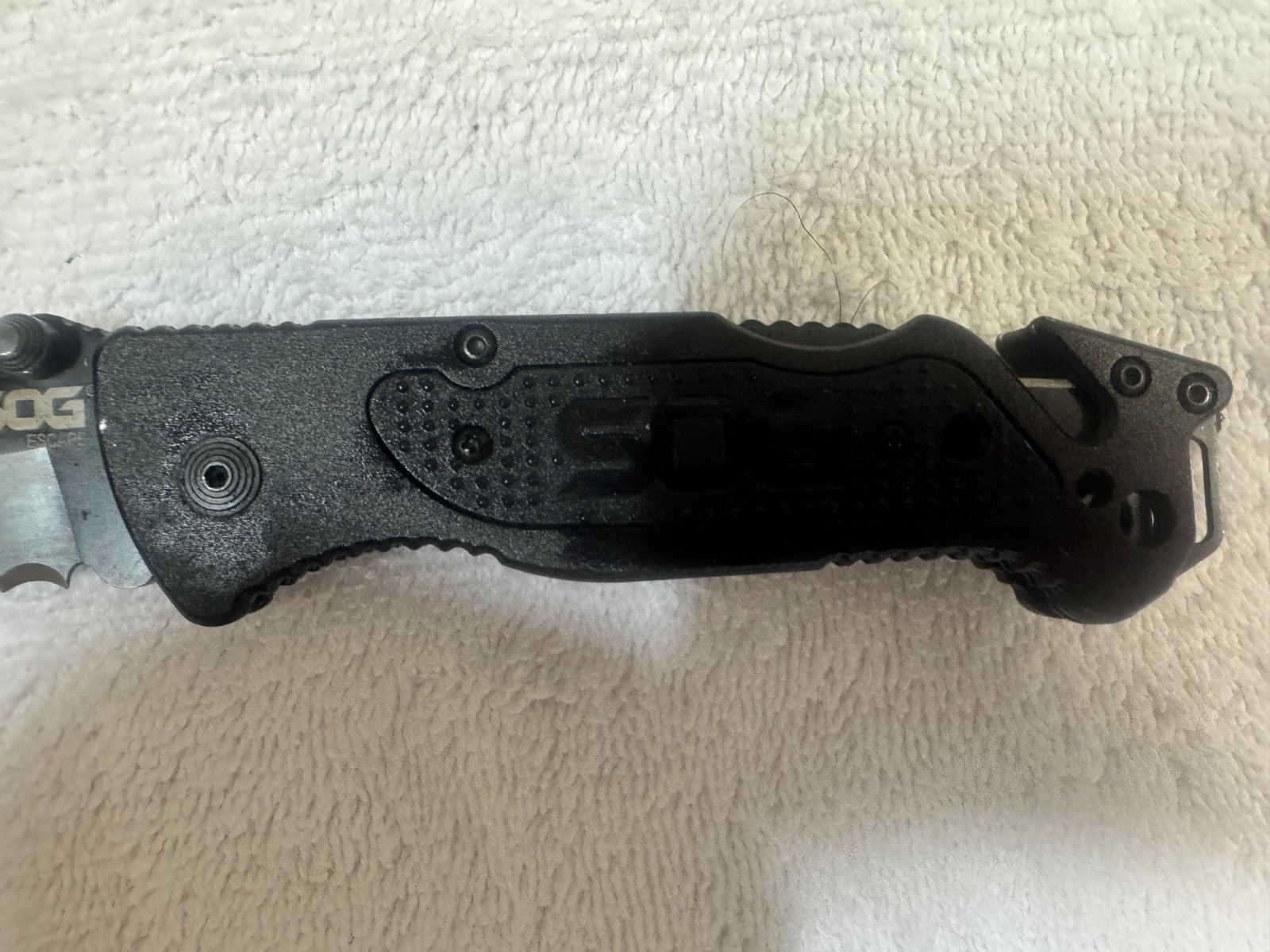 SOG Escape Folding Rescue Knife 3.4″ Black Combo Blade Aluminum Handles FF25-CP