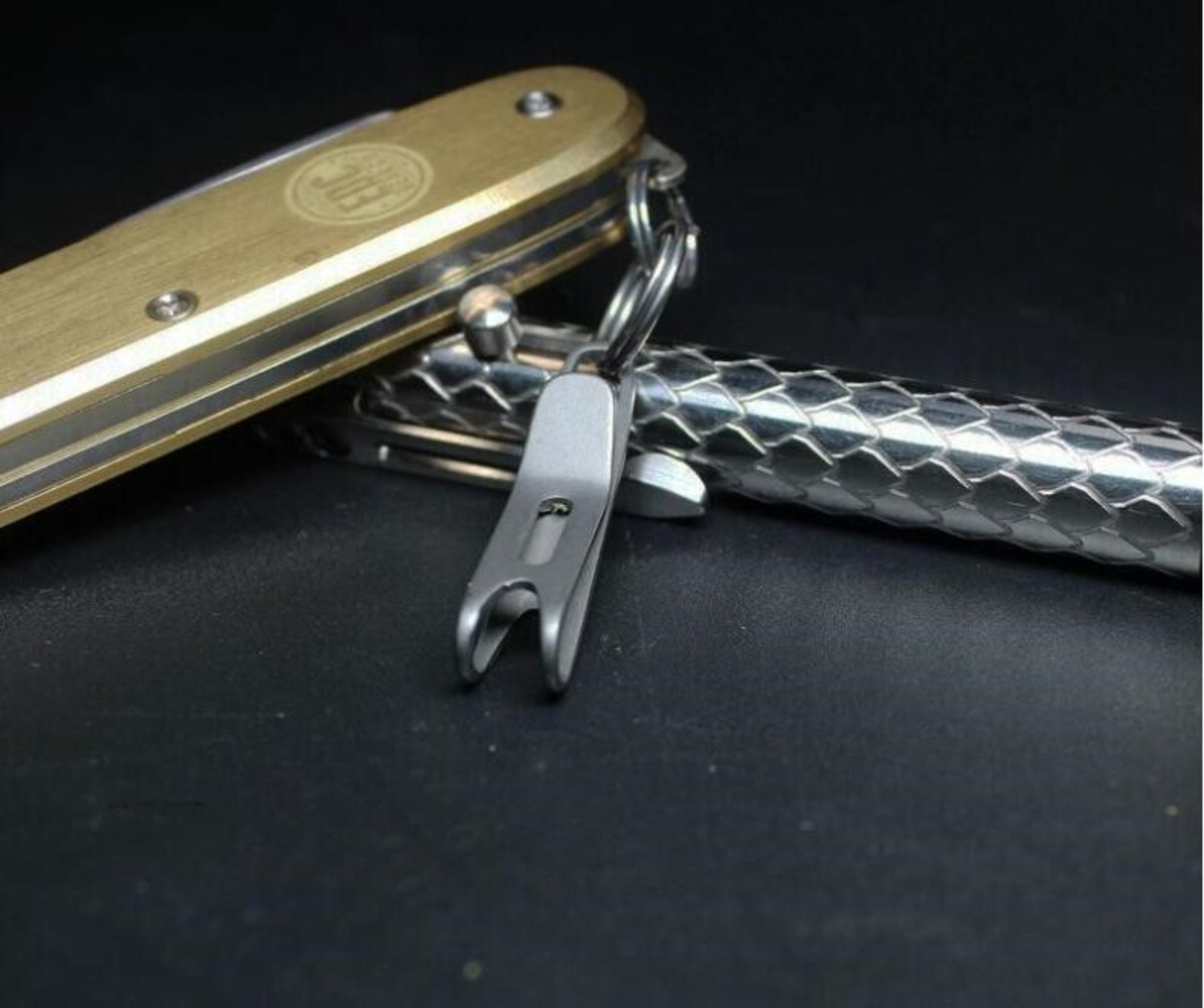 Titanium Alloy EDC Gear Pocket Suspension Clip Wallet Mini Tool with Key Ring