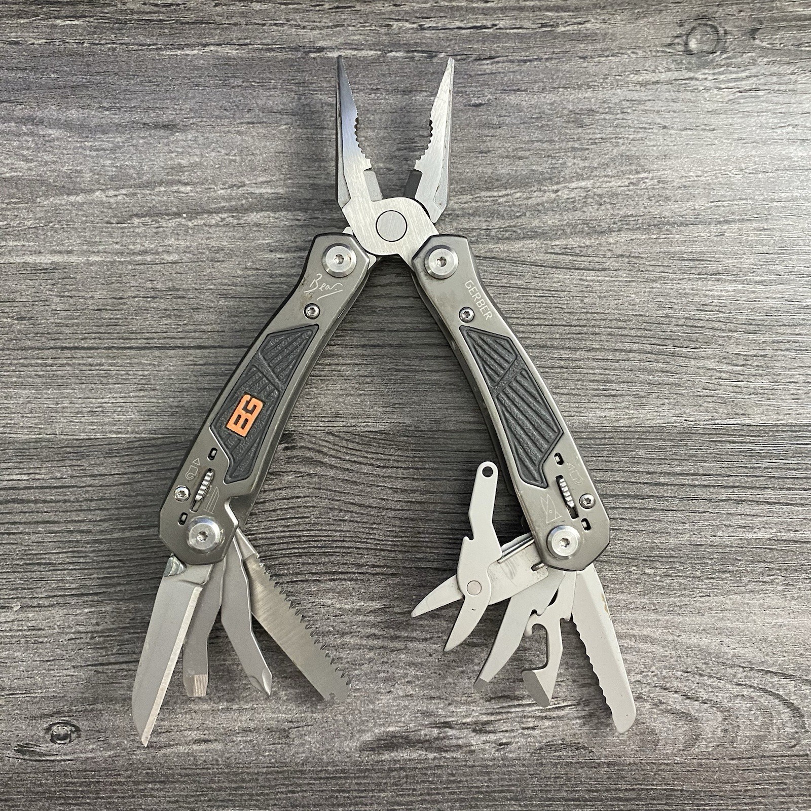 Gerber Bear Grylls Ultimate Gray Stainless Steel Multi-Tool Pliers 12 Tool