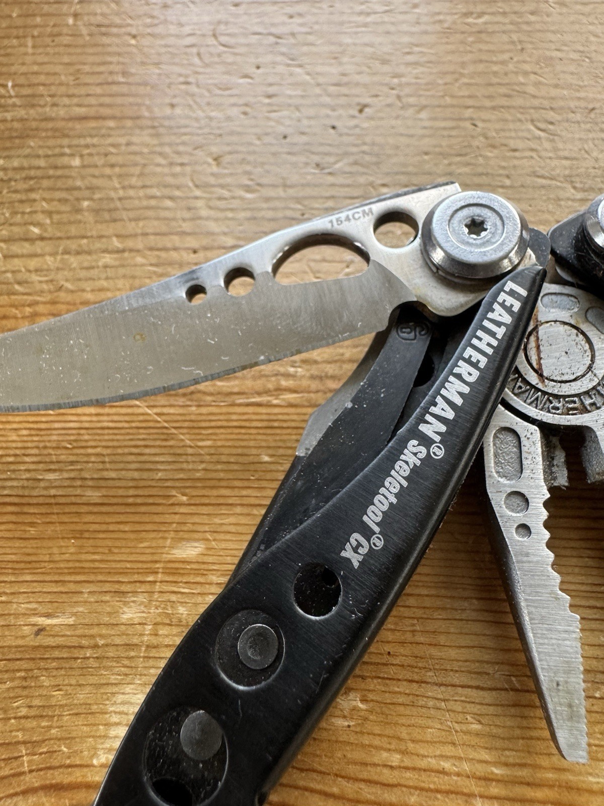 Leatherman Skeletool CX Multitool Plain Blade 154CM Steel Carbon Fiber