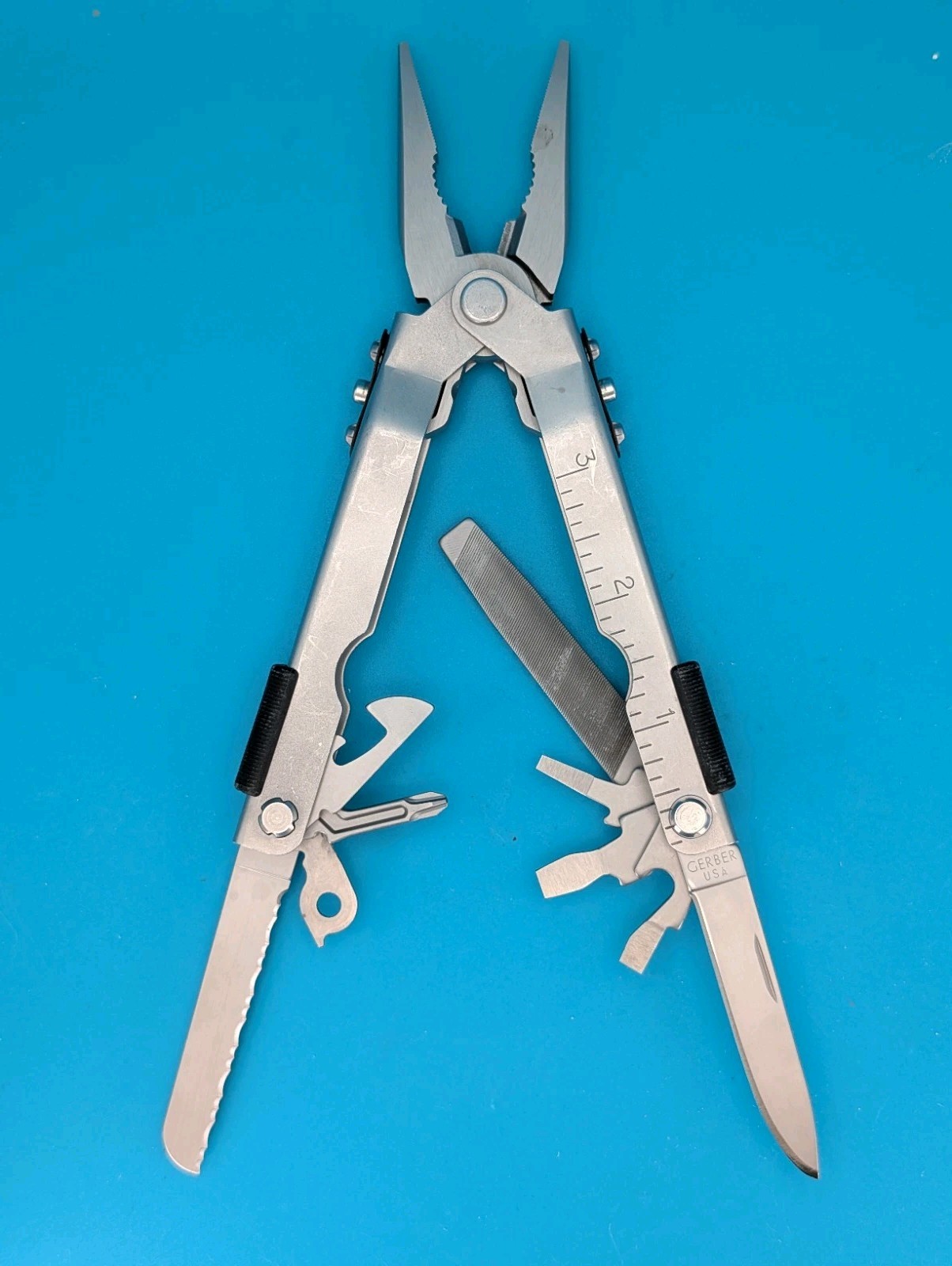 Gerber MP600 Silver Multi-Tool Needle Nose Pliers! NICE!
