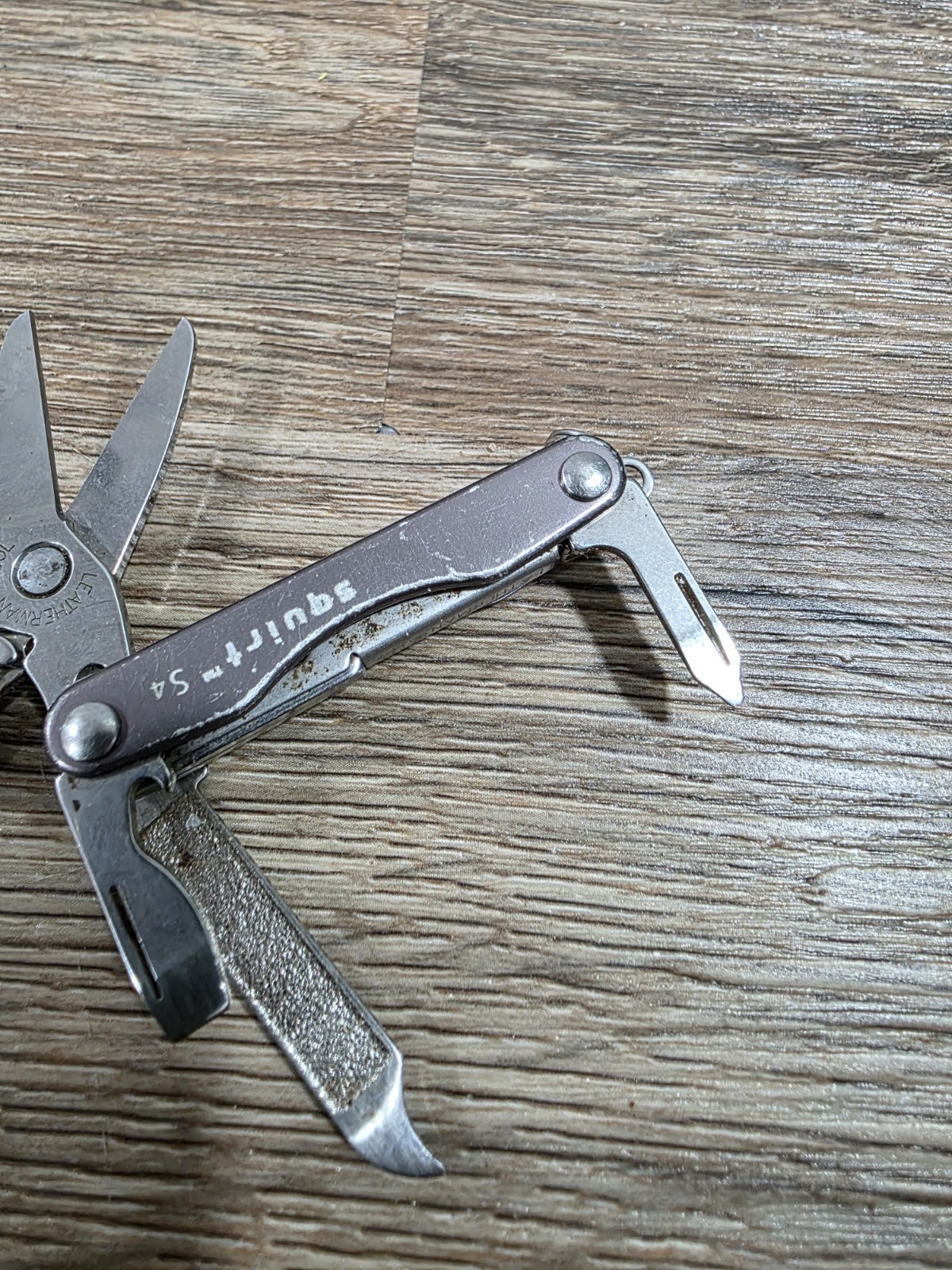 Leatherman Squirt S4 Stainless Steel Multitool Keychain – Gray
