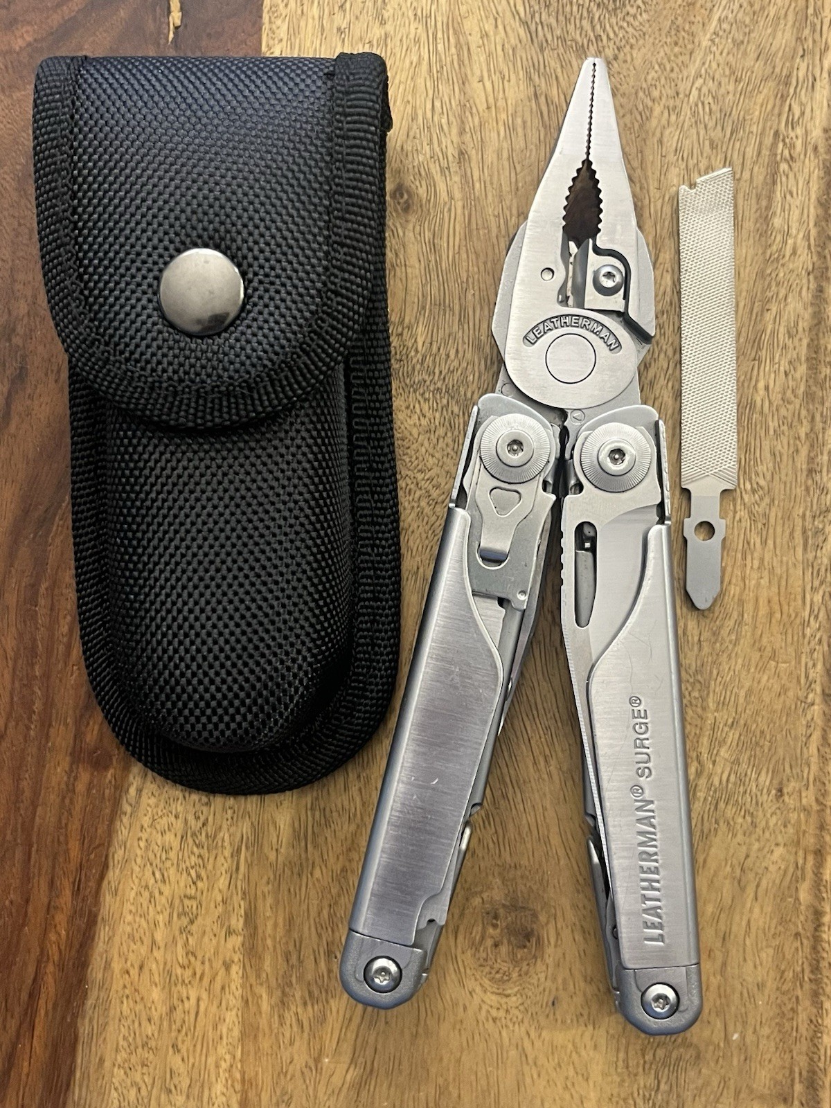 Leatherman Surge Multi-Tool Black Oxide Excellent Cond w/Sheath & Extra File