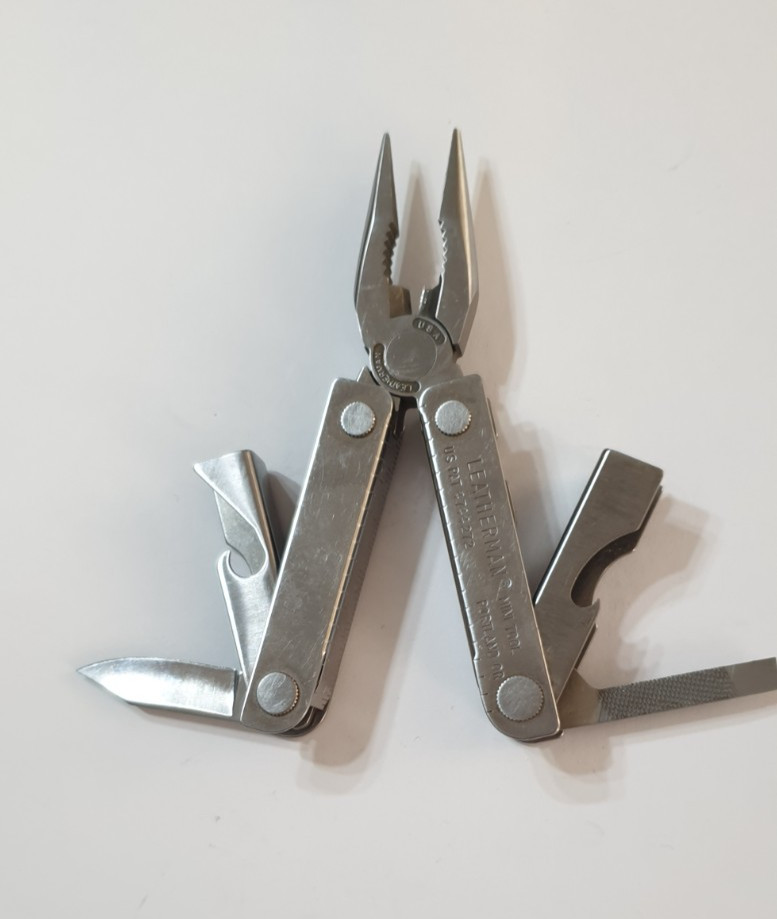 🔥🔥🔥 Leatherman Mini Rare Retired Multi Tool Keychain Fold to Full Size