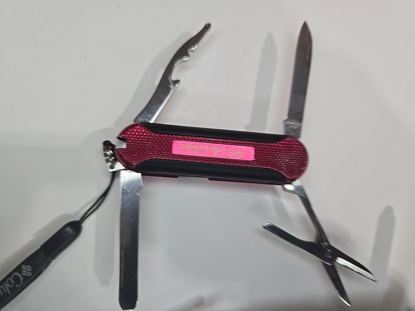 COLUMBIA 6-Function Pocket Tool- Knife -Scissors- LED Flash-Light needs battery