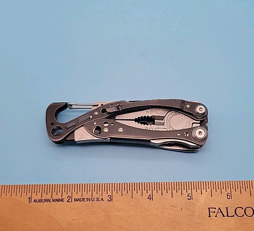 Leatherman Skeletool CX Multi-Tool – Plain Edge 154CM Blade – Driver Bits