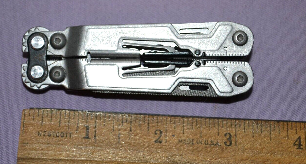 SOG PowerPint Multi-Tool Plier, knife, Scissors & Other Tools W/Belt Clip–Great